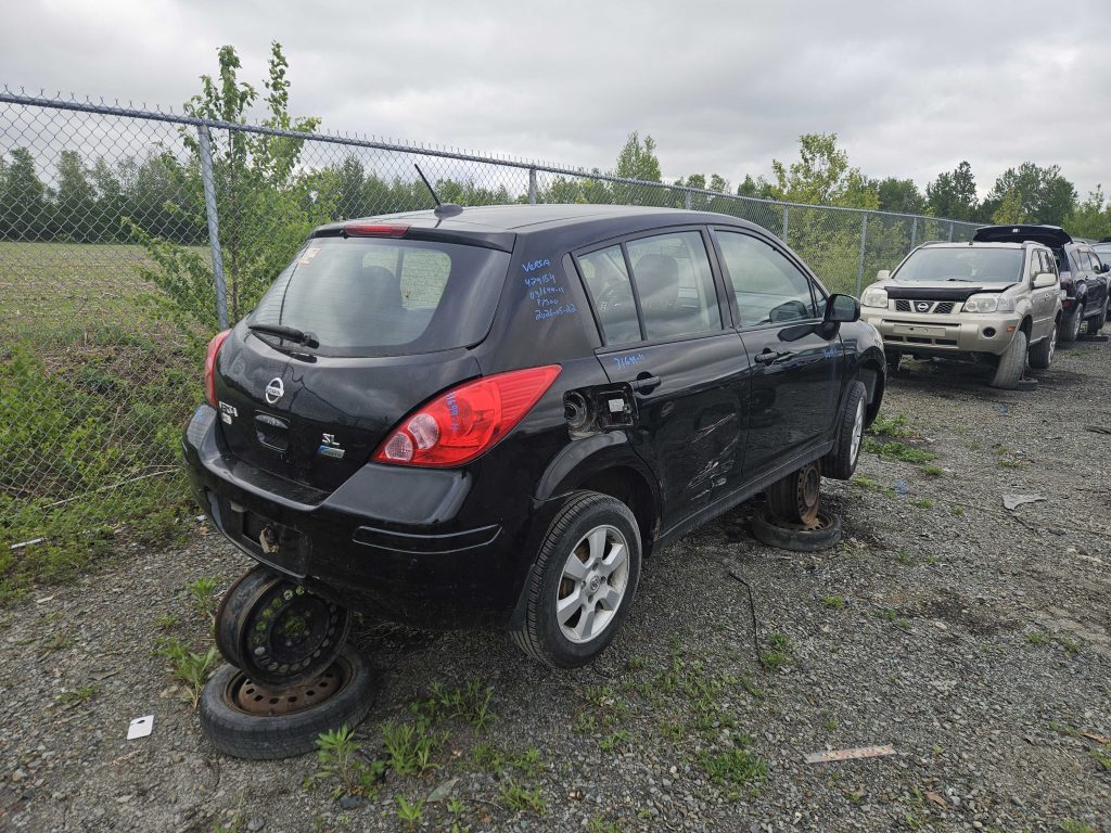 NISSAN VERSA 2011