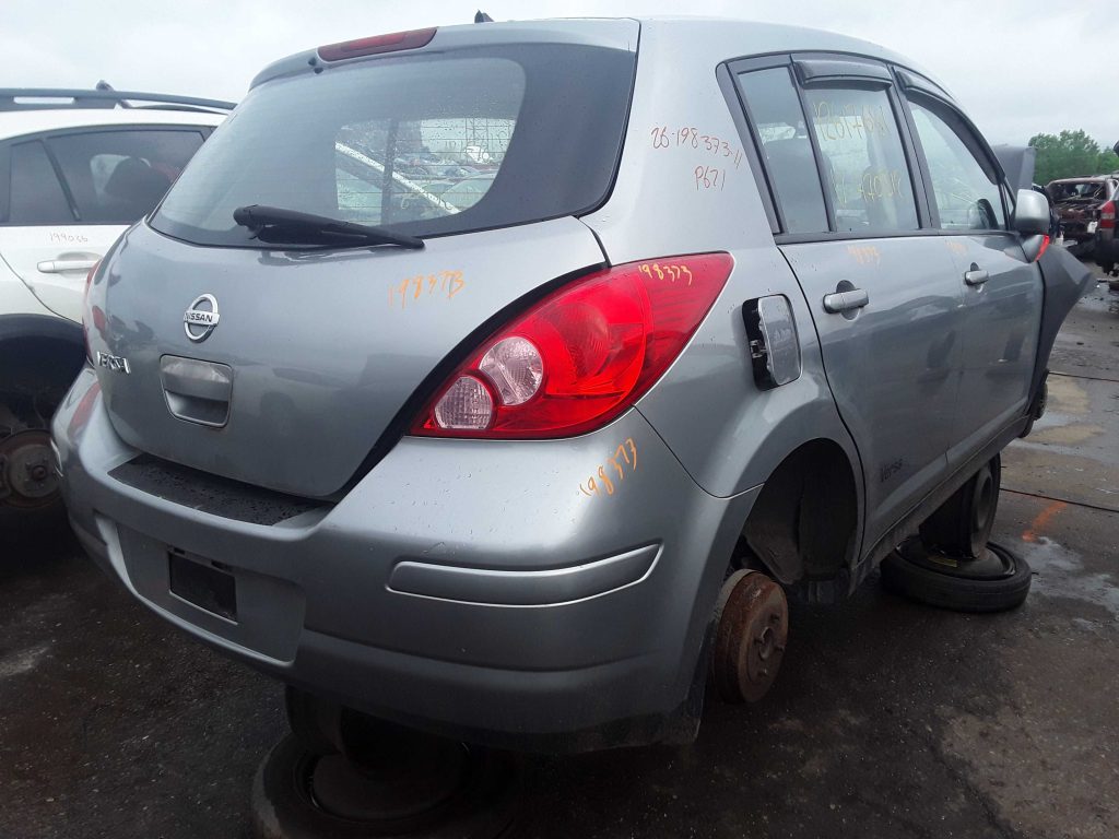 NISSAN VERSA 2011