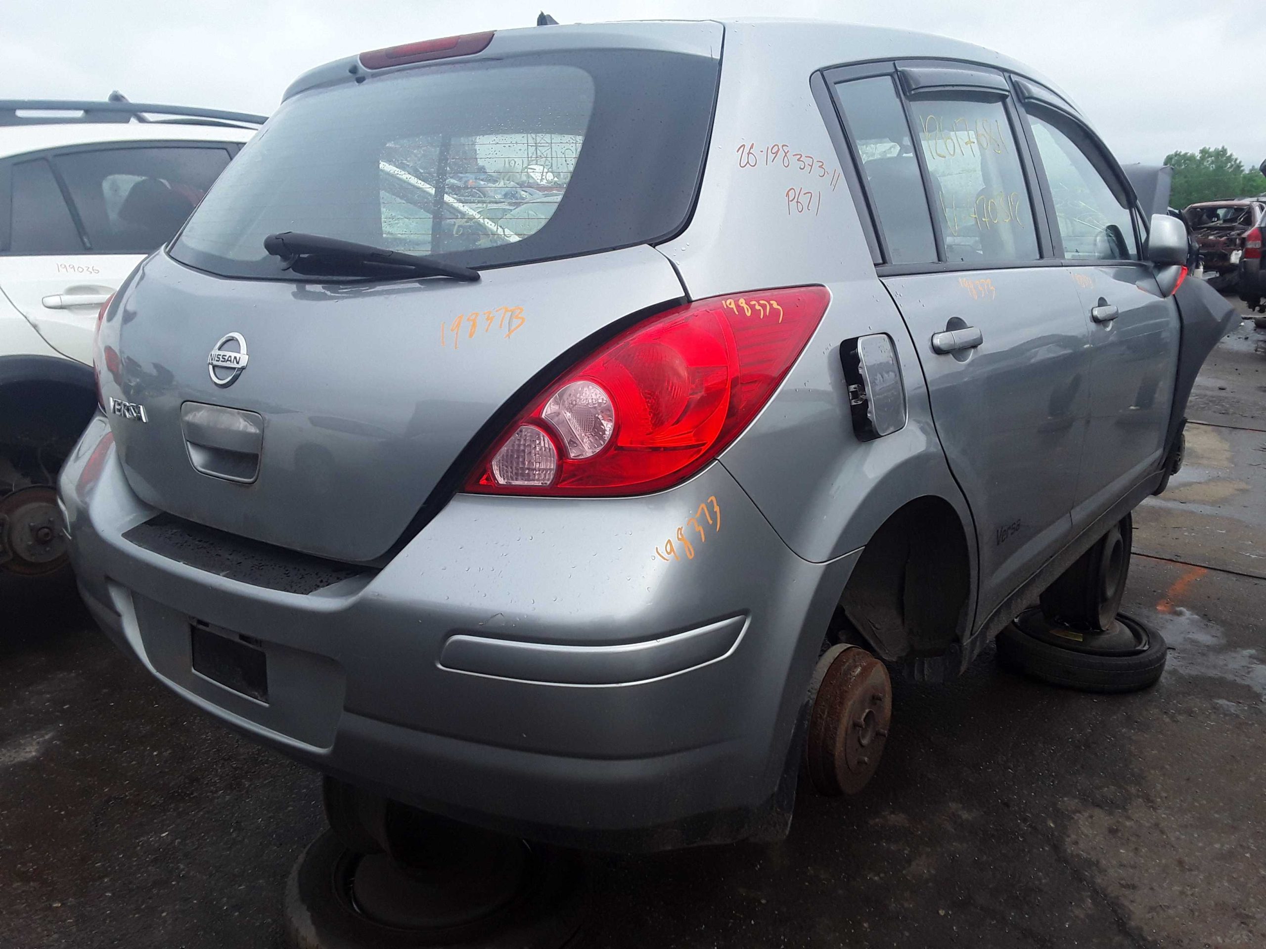 NISSAN VERSA 2011