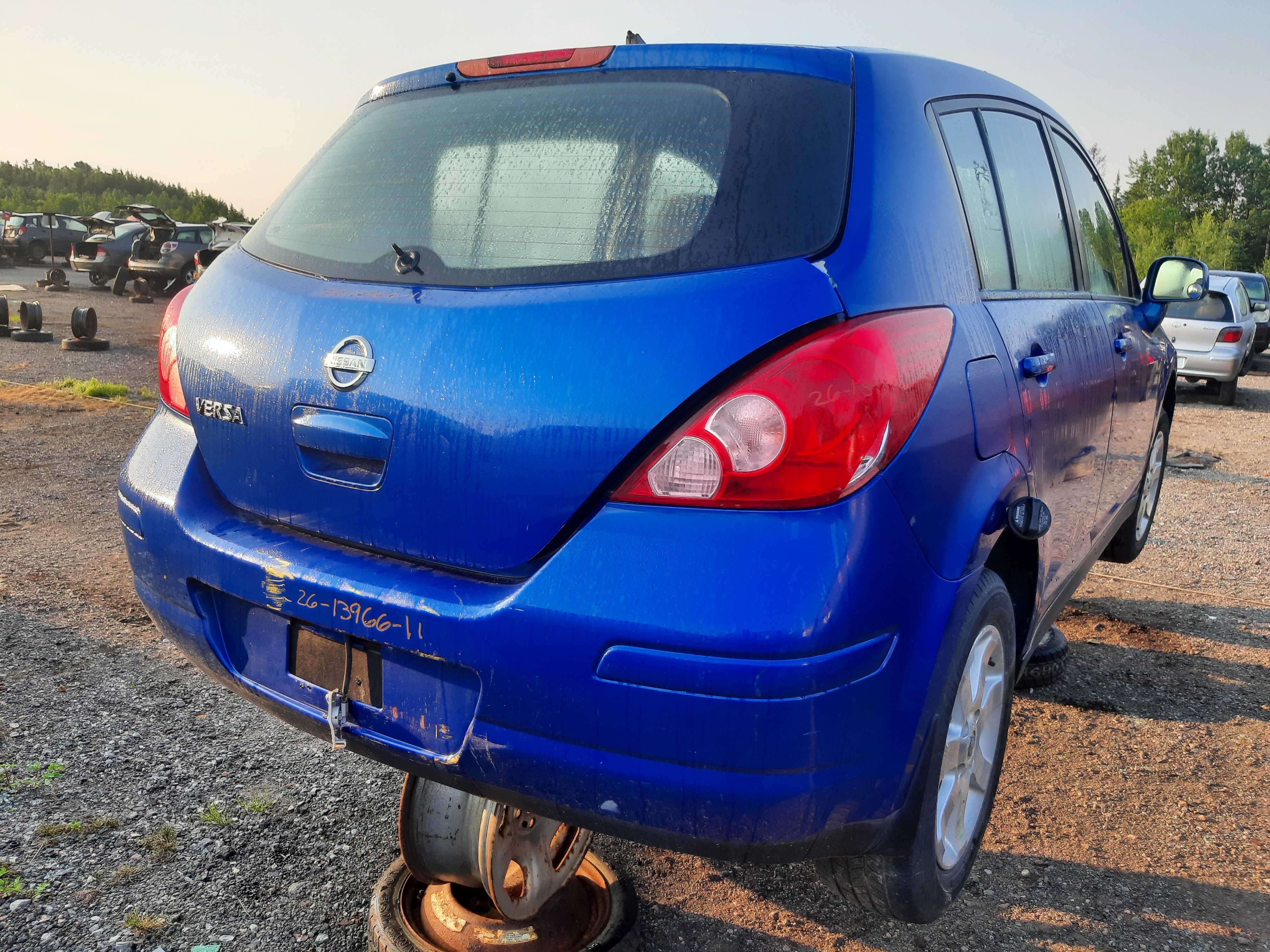 NISSAN VERSA 2011