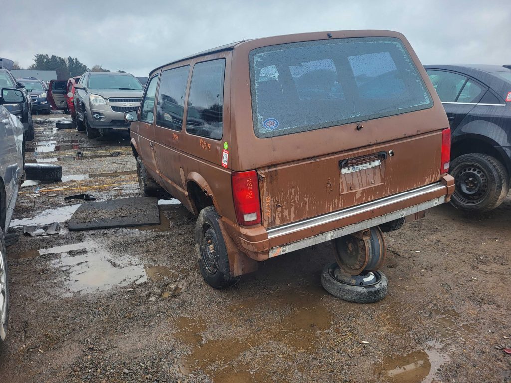 PLYMOUTH VOYAGER 1989