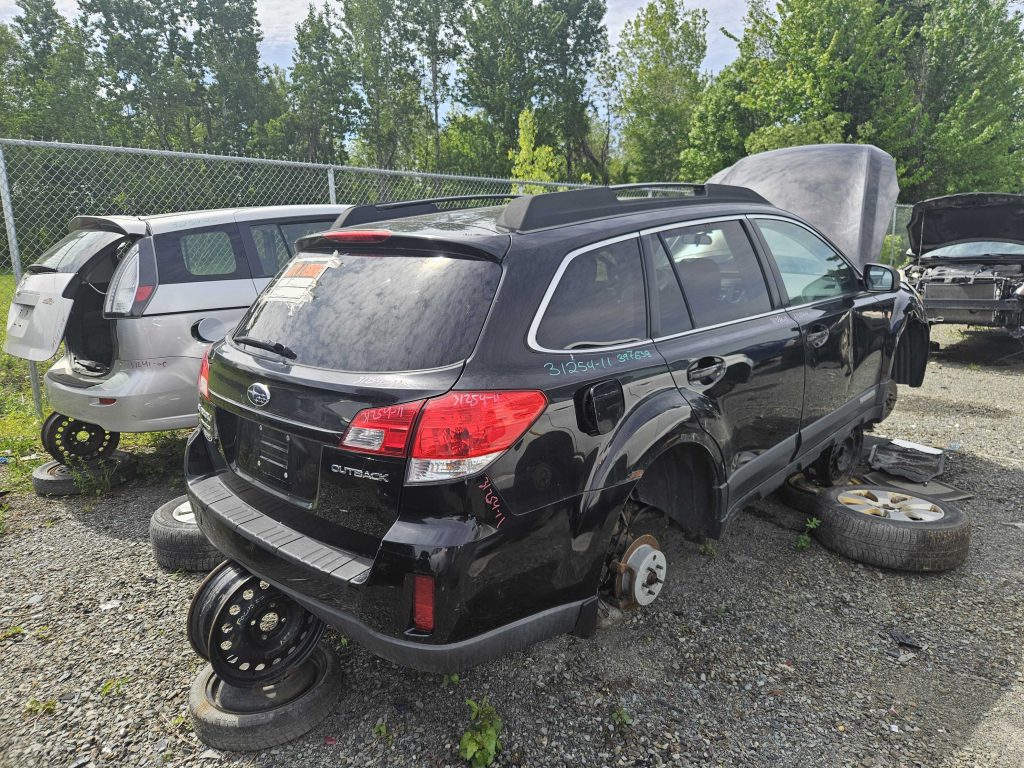 SUBARU OUTBACK 2011