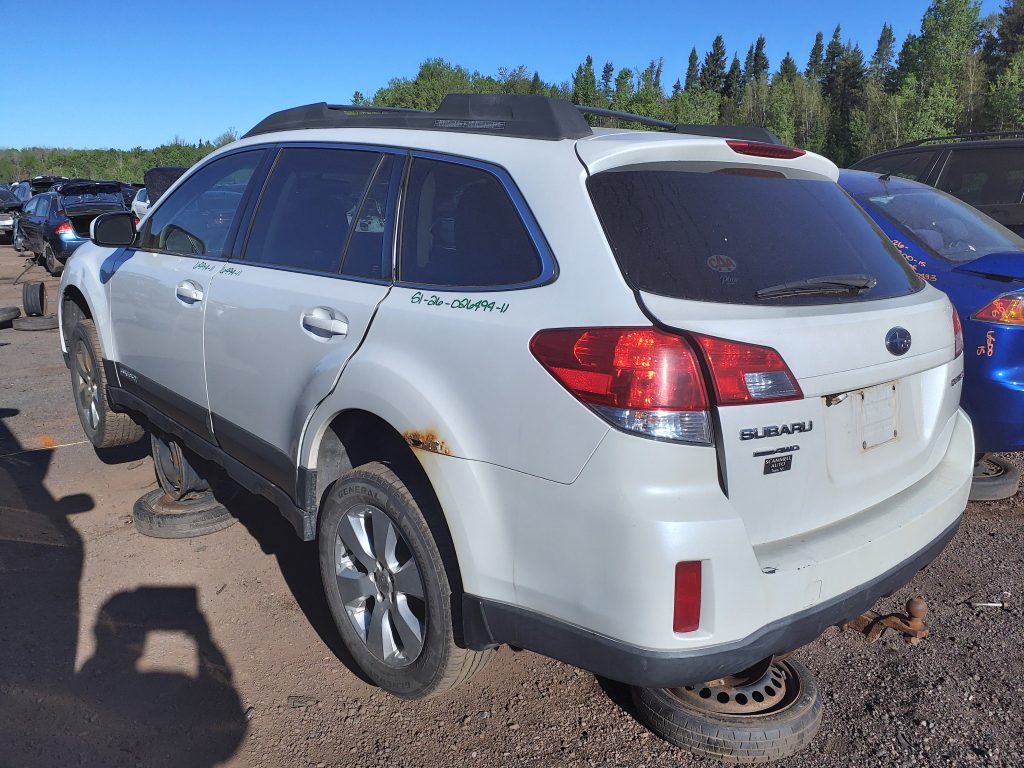 SUBARU OUTBACK 2011