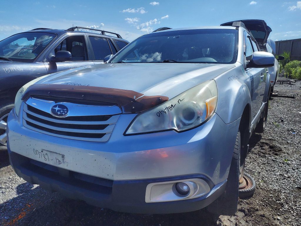 SUBARU OUTBACK 2012