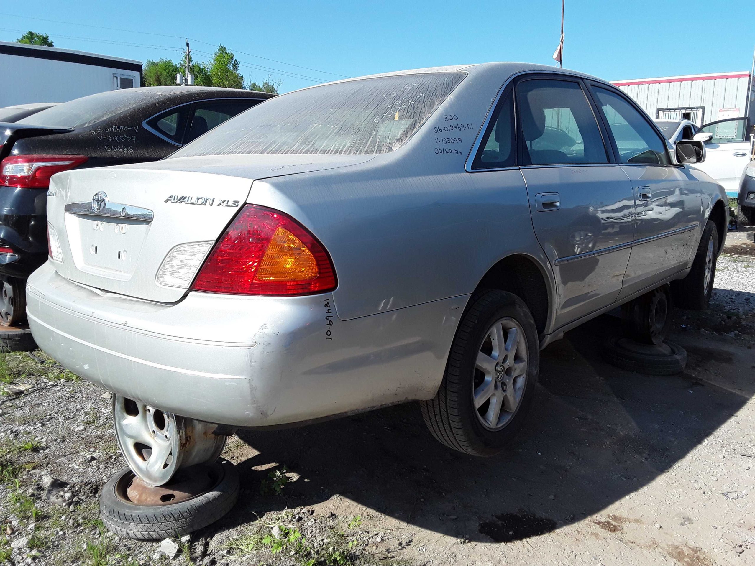 TOYOTA AVALON 2001