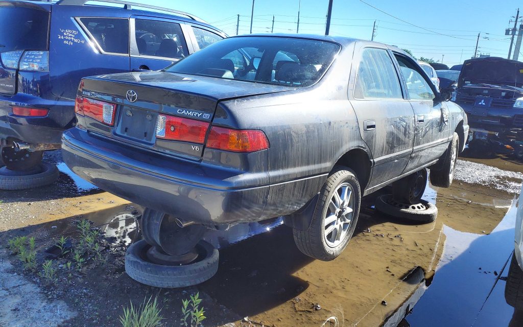 TOYOTA CAMRY 2001