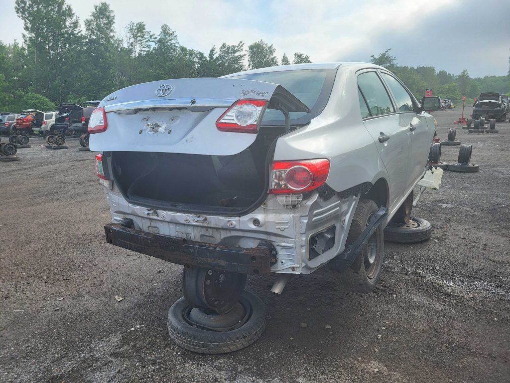 TOYOTA COROLLA 2011