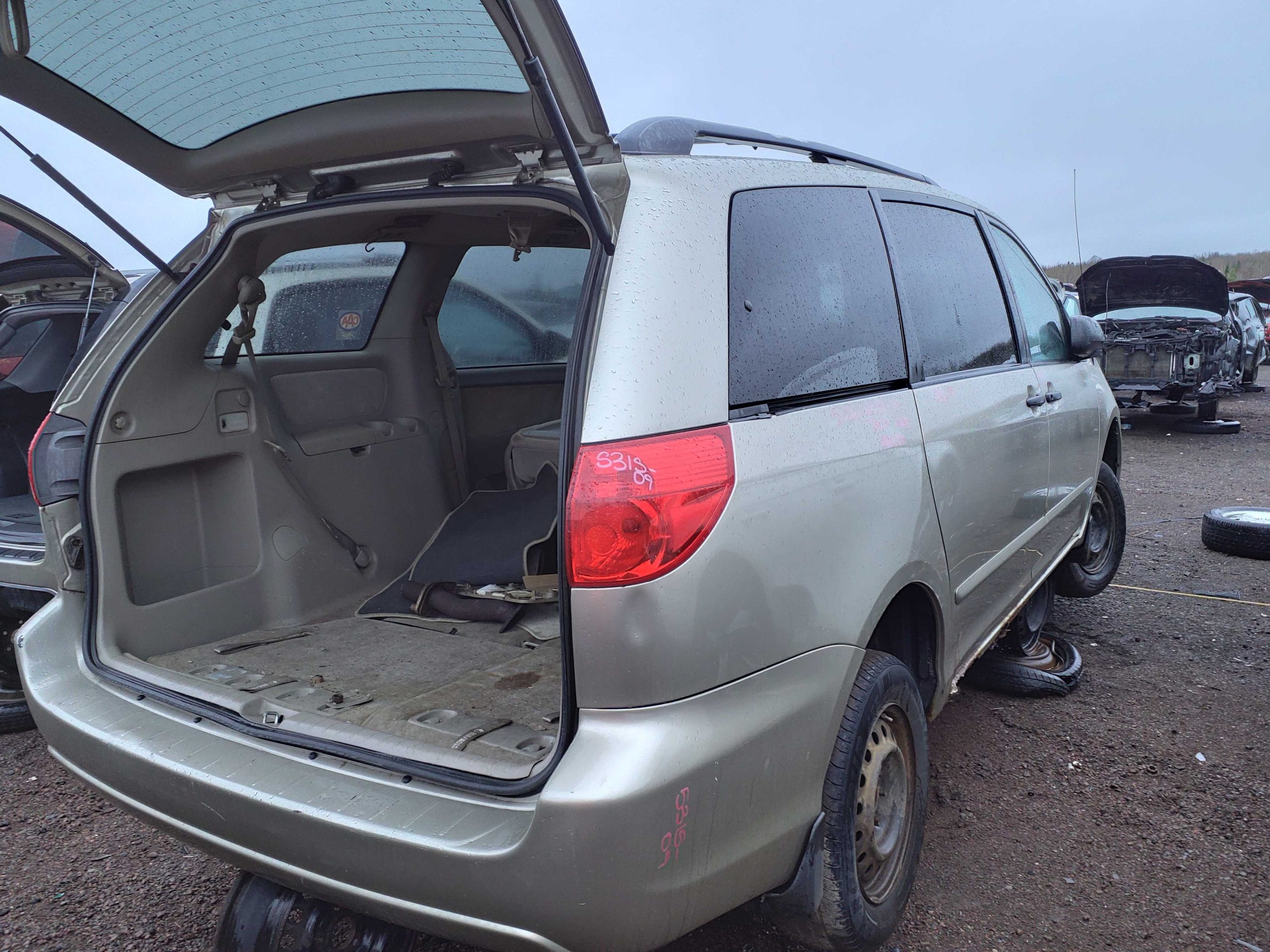 TOYOTA SIENNA 2009