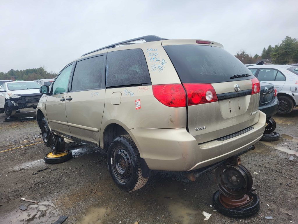 TOYOTA SIENNA 2010