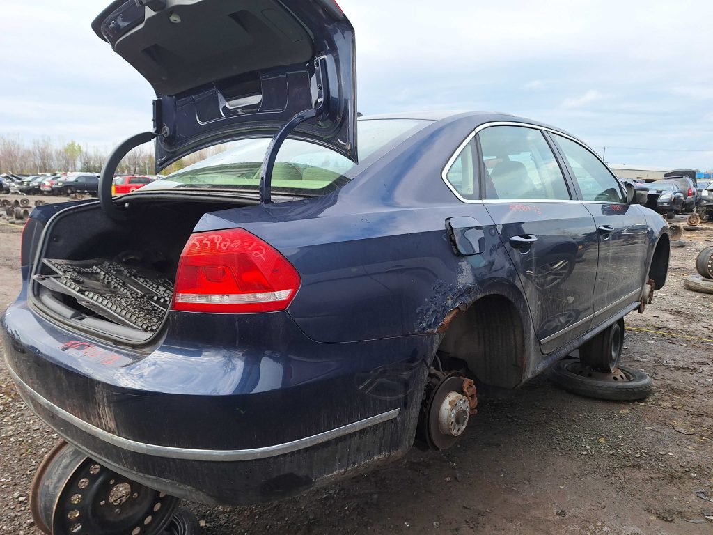 VOLKSWAGEN PASSAT 2012