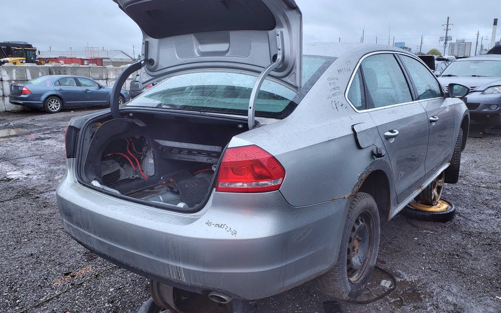VOLKSWAGEN PASSAT 2012