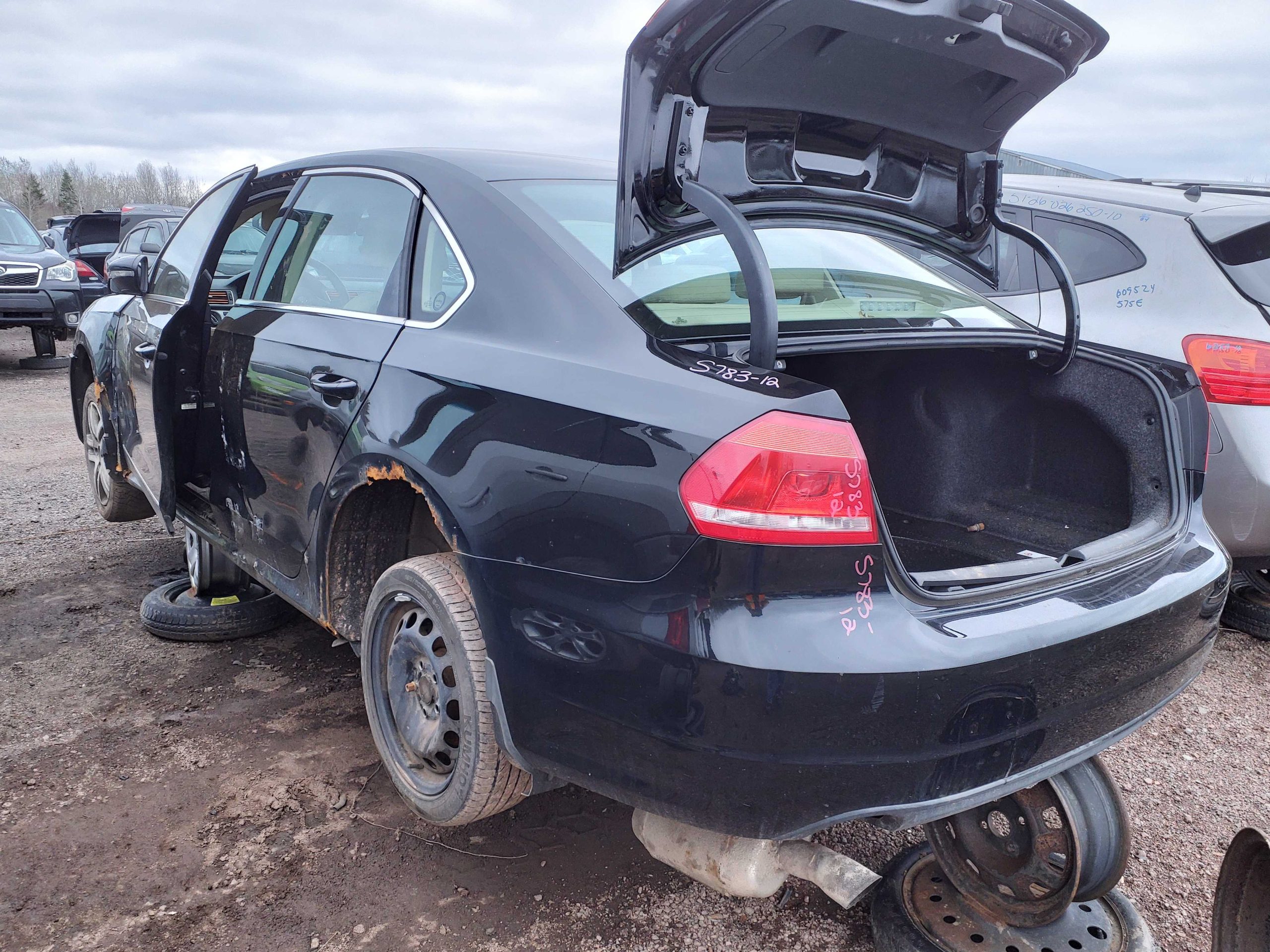 VOLKSWAGEN PASSAT 2012