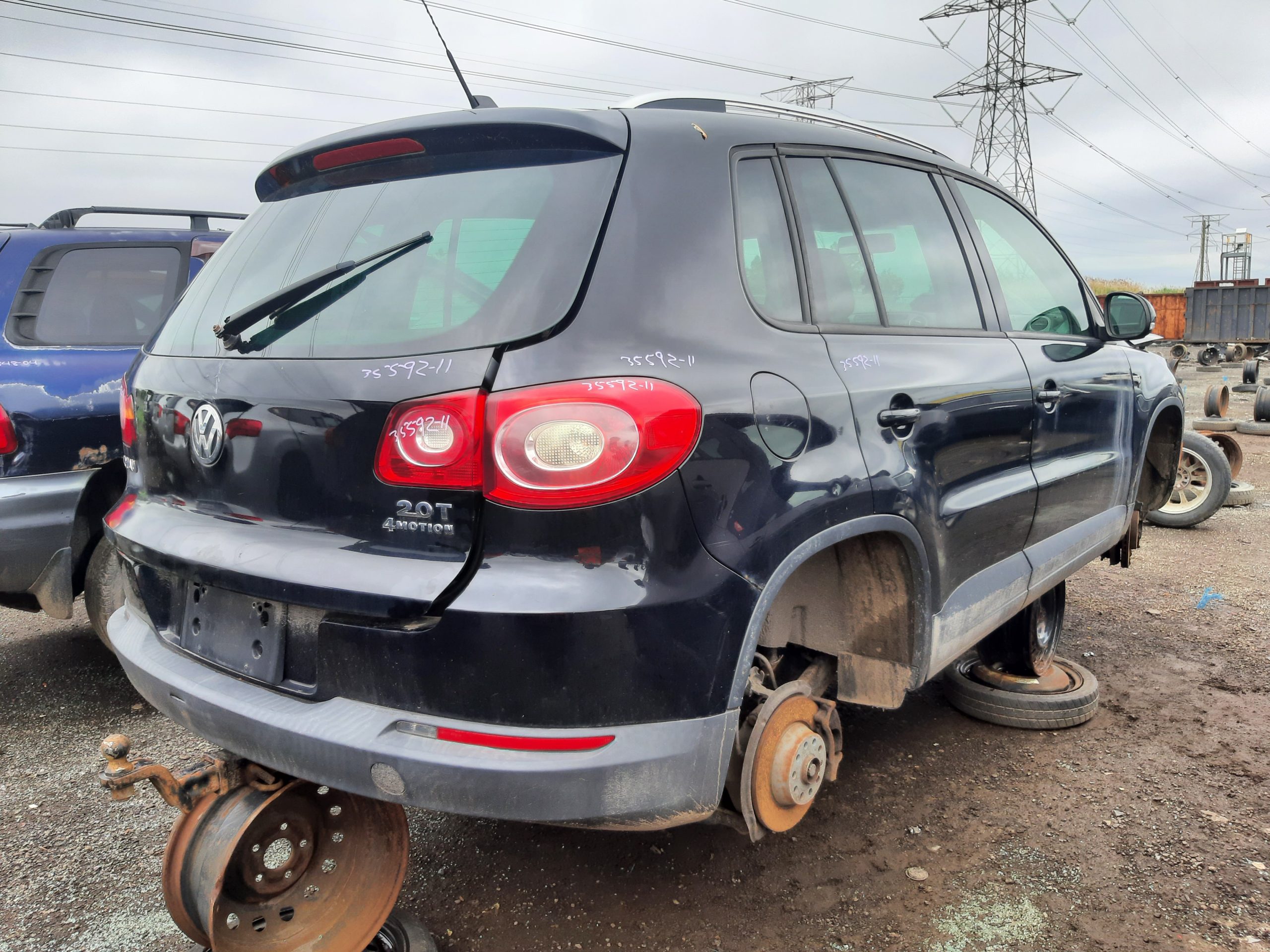 VOLKSWAGEN TIGUAN 2011