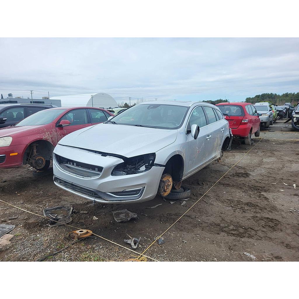 VOLVO V60 2015