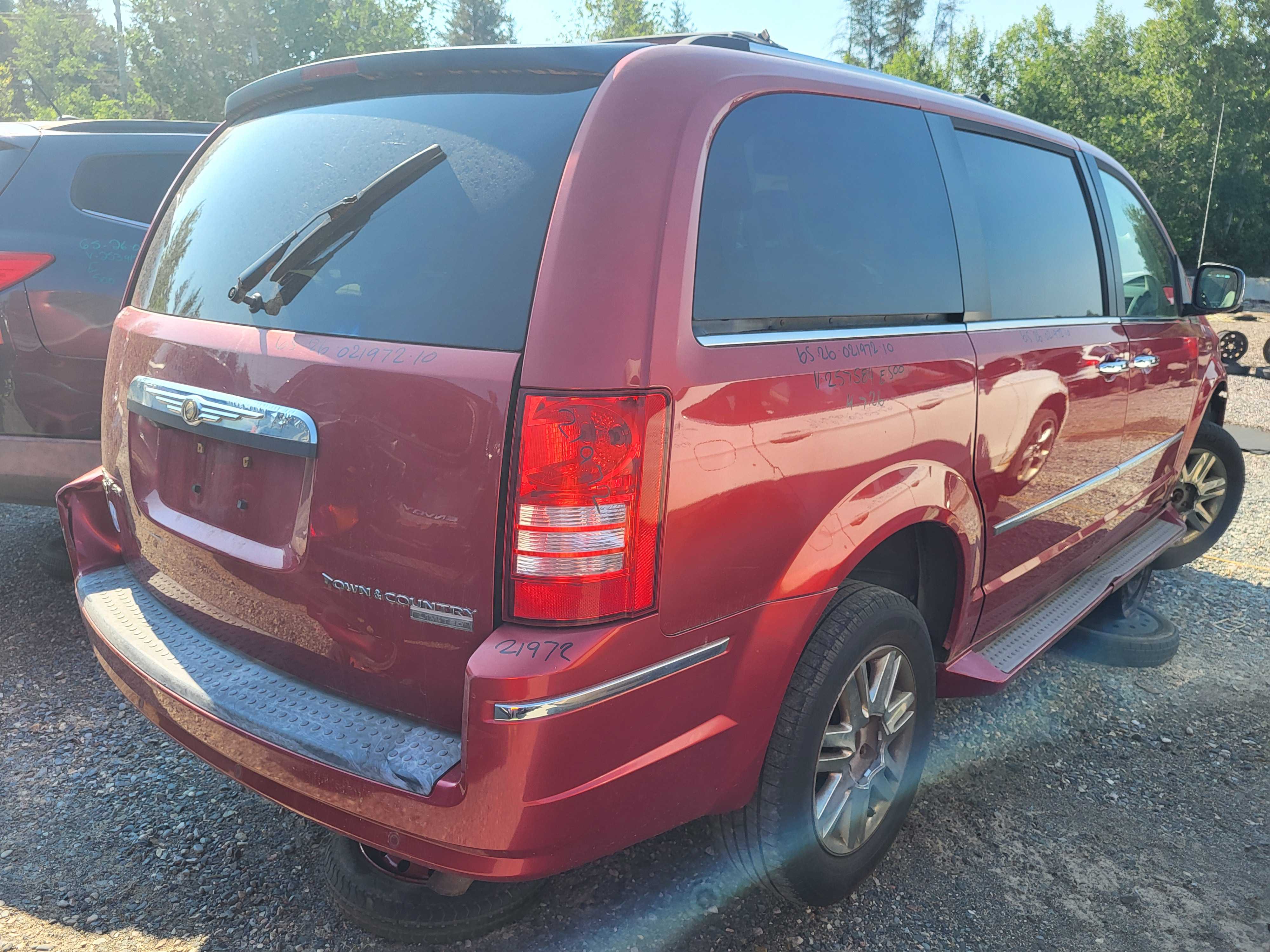 CHRYSLER TOWN & COUNTRY 2010