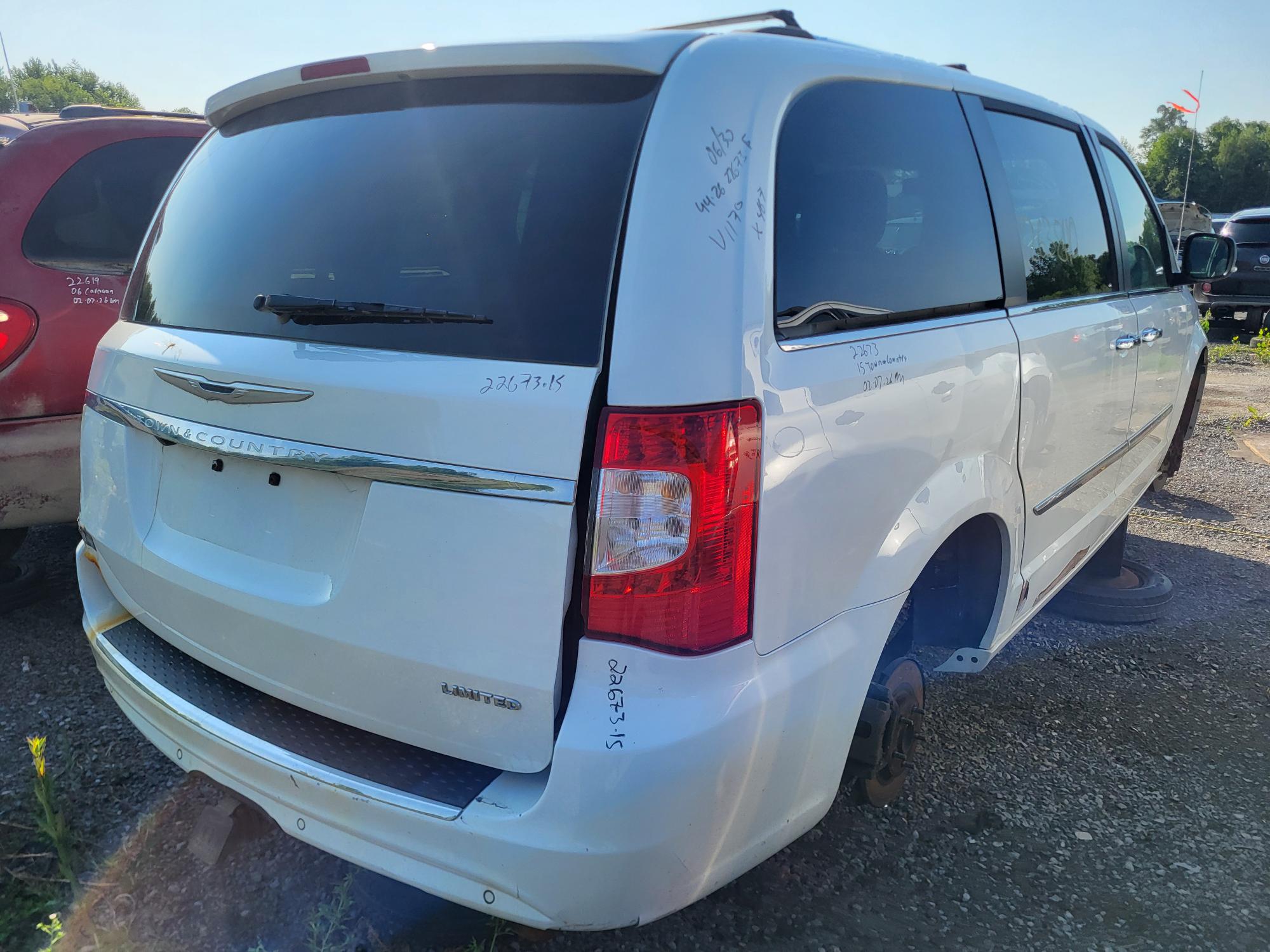 CHRYSLER TOWN & COUNTRY 2015