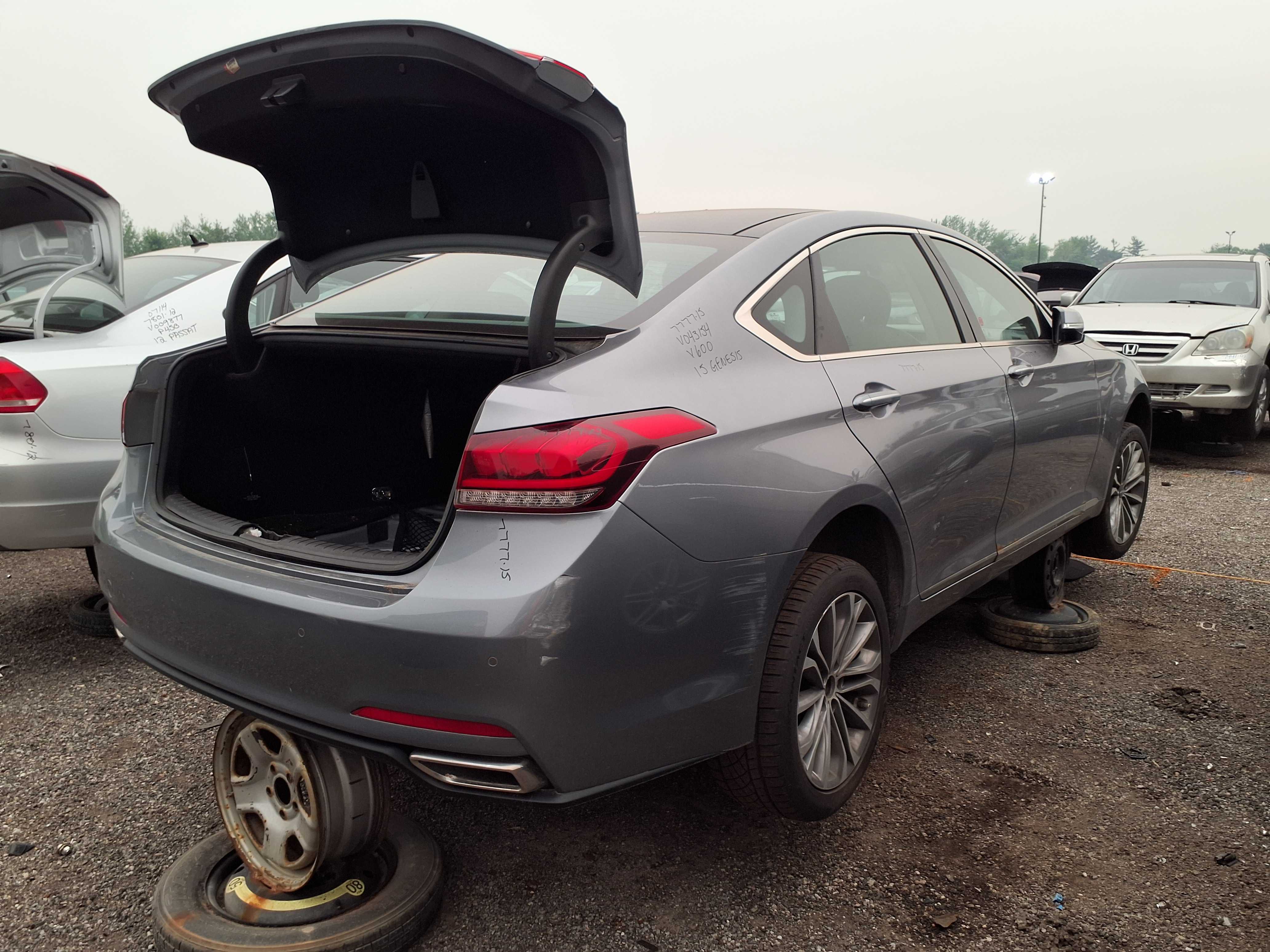 HYUNDAI GENESIS 2015