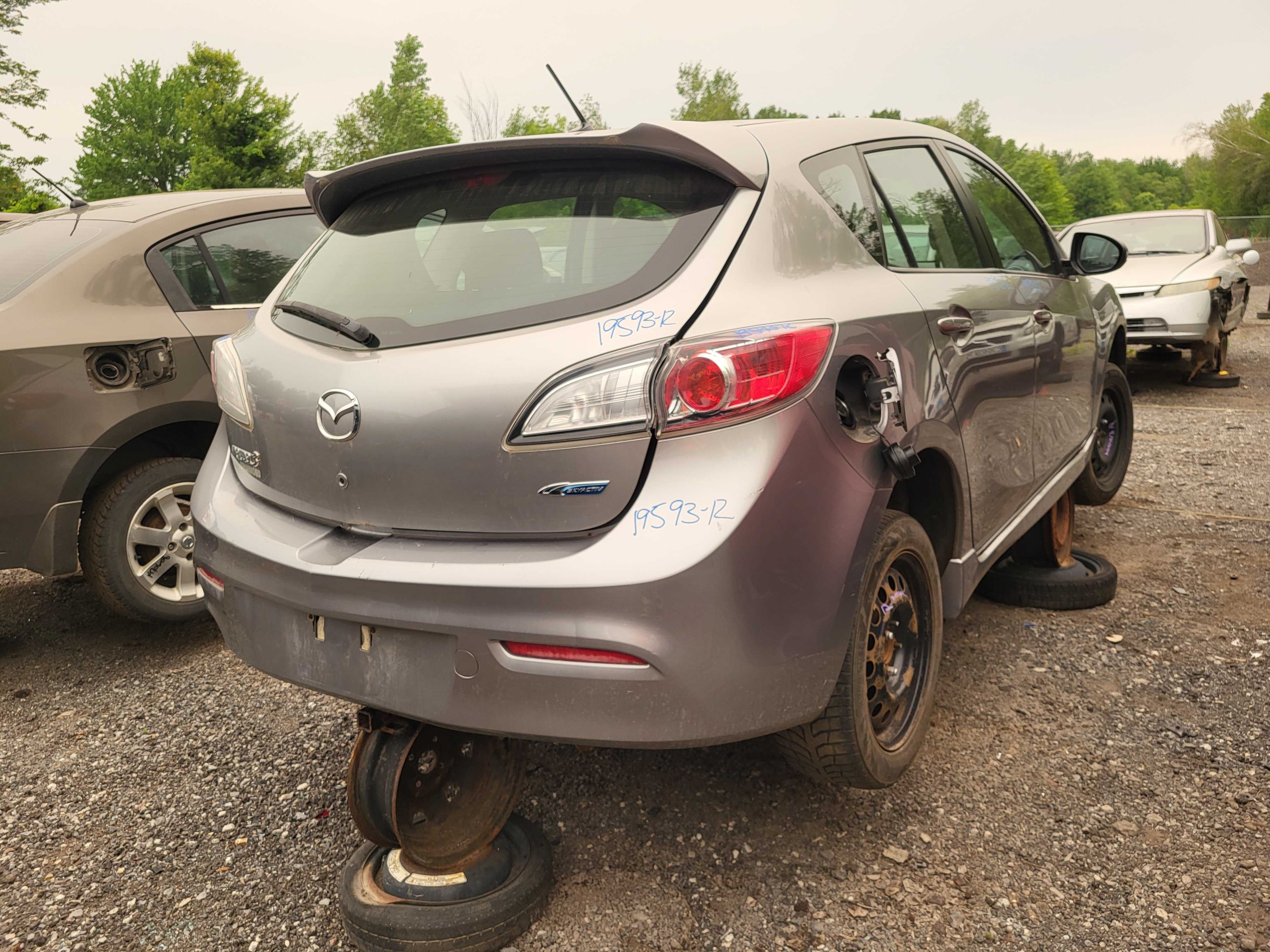 MAZDA MAZDA3 2012