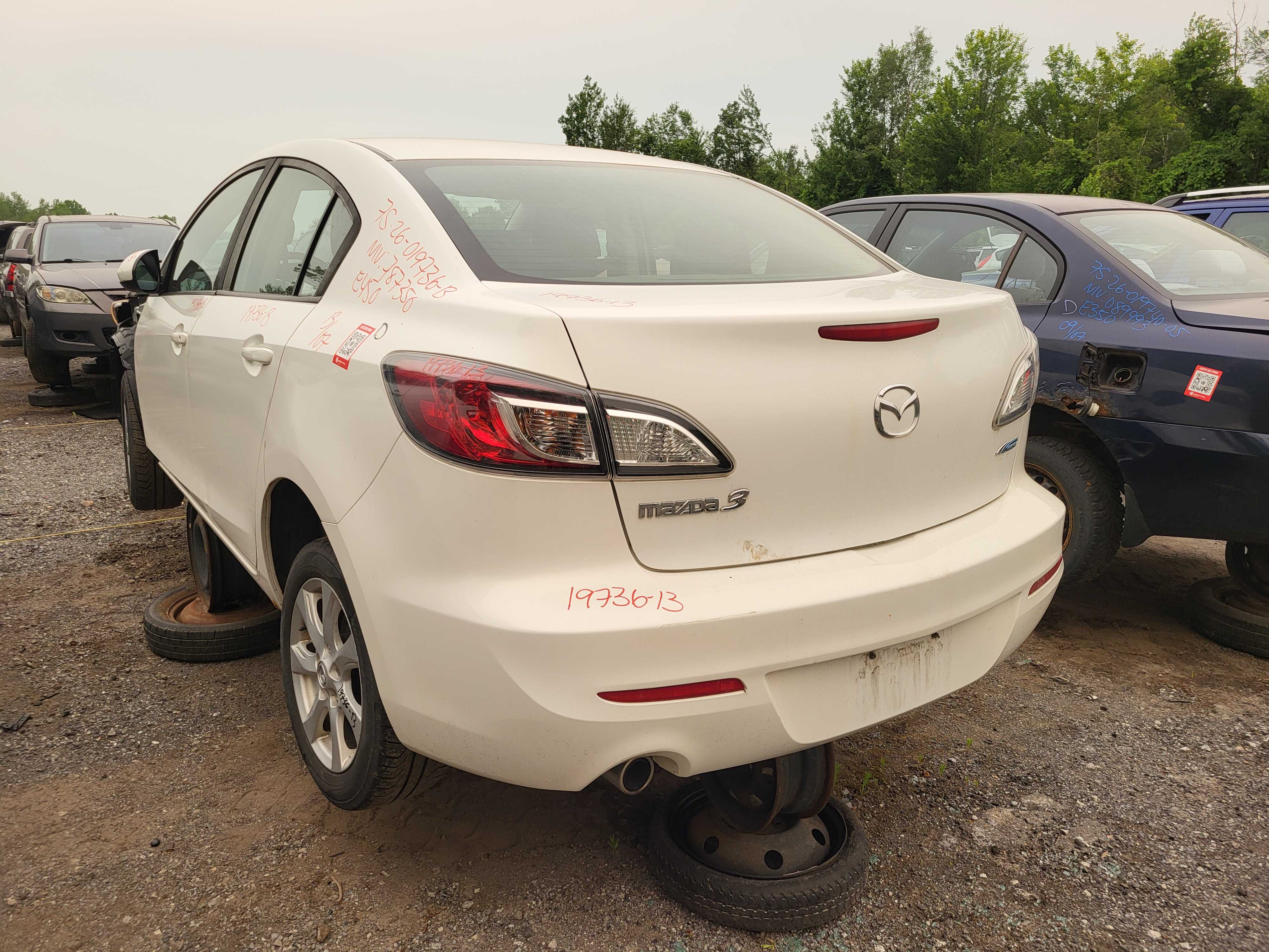 MAZDA MAZDA3 2013