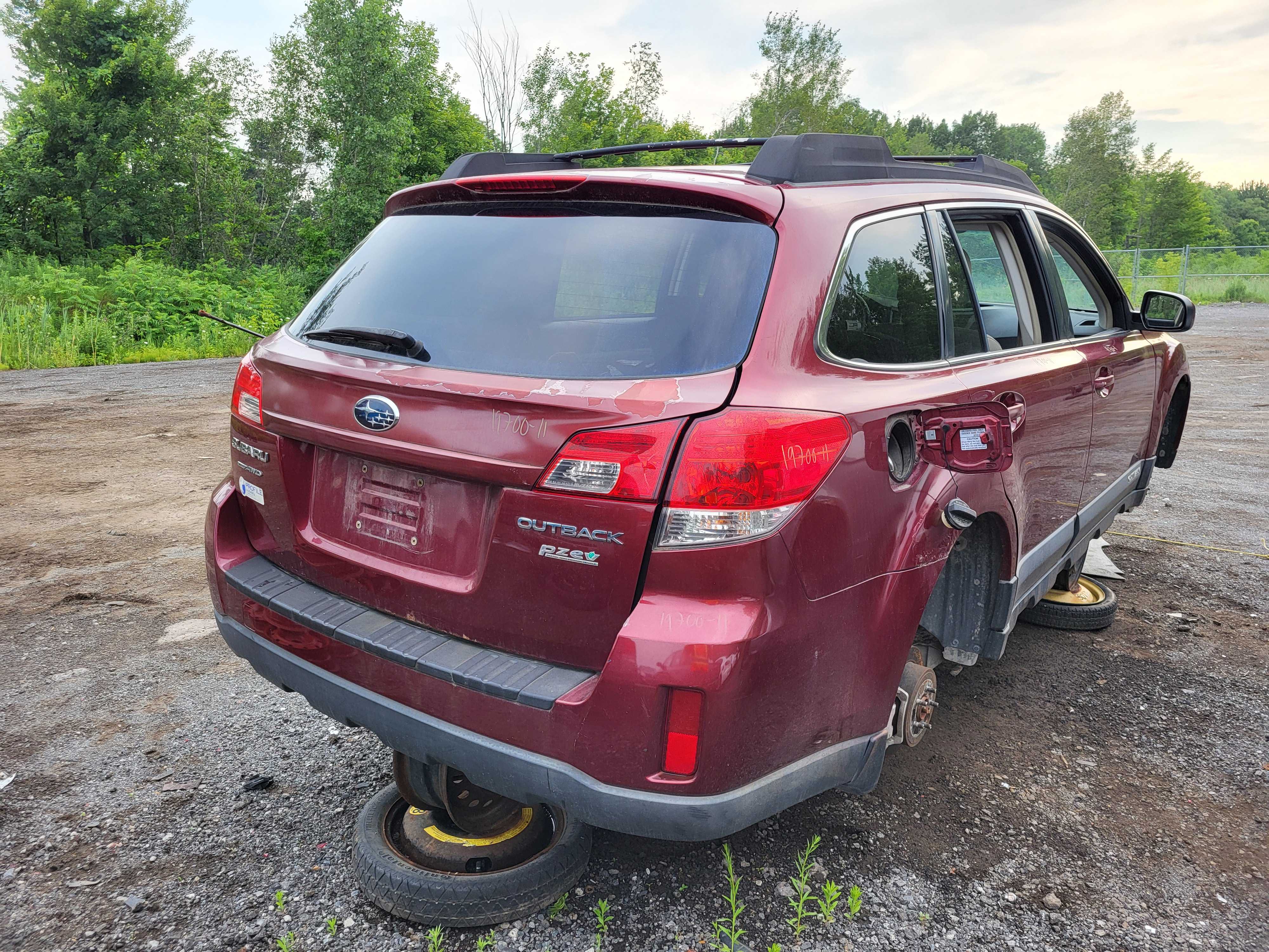 SUBARU OUTBACK 2011