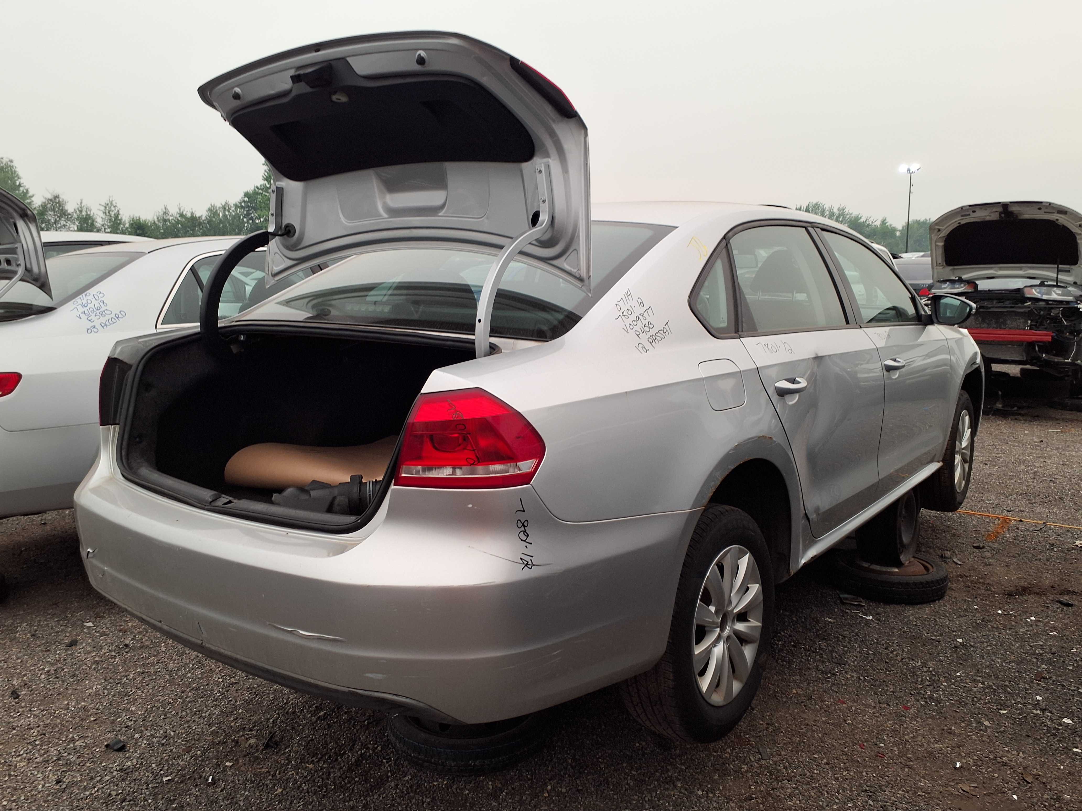 VOLKSWAGEN PASSAT 2012