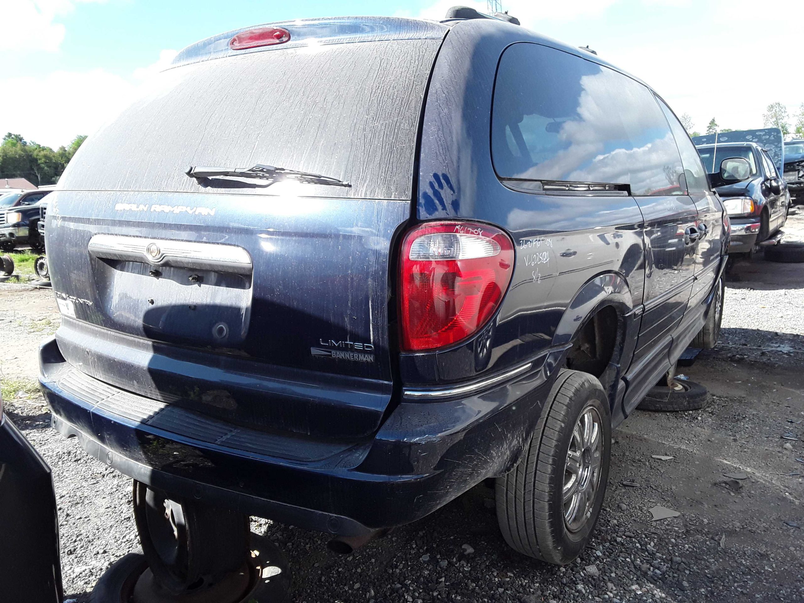 CHRYSLER TOWN & COUNTRY 2006