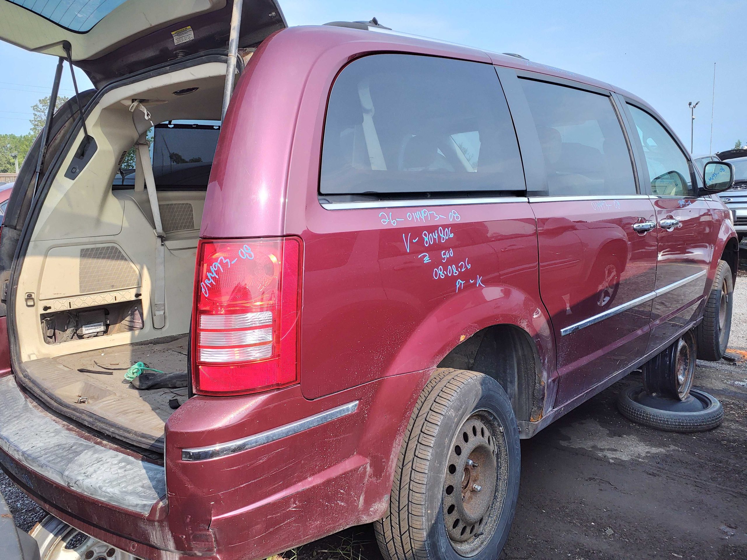 CHRYSLER TOWN & COUNTRY 2008