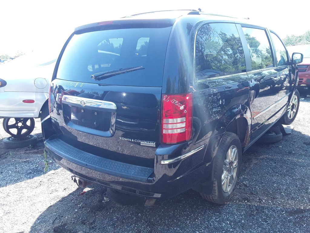CHRYSLER TOWN & COUNTRY 2010