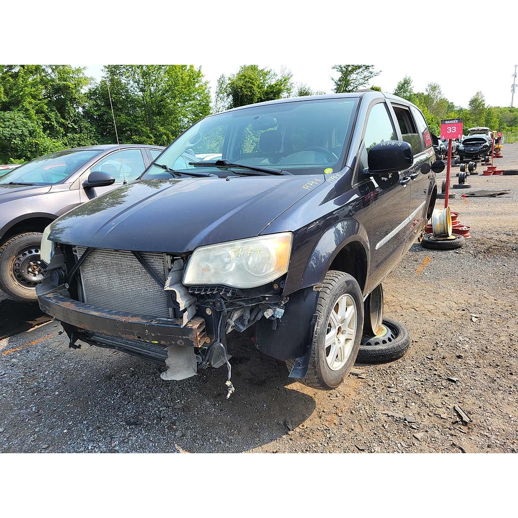 CHRYSLER TOWN & COUNTRY 2011