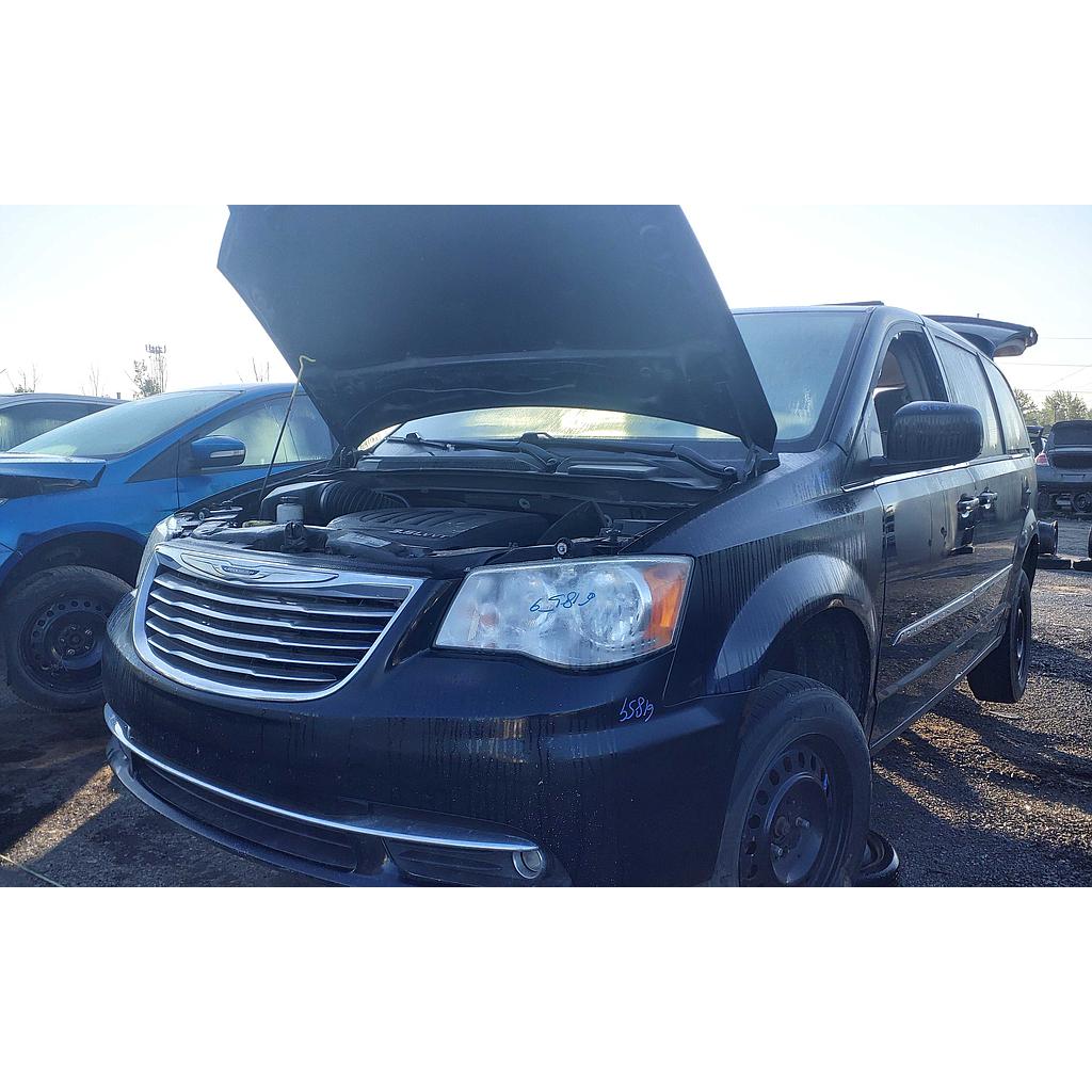 CHRYSLER TOWN & COUNTRY 2013