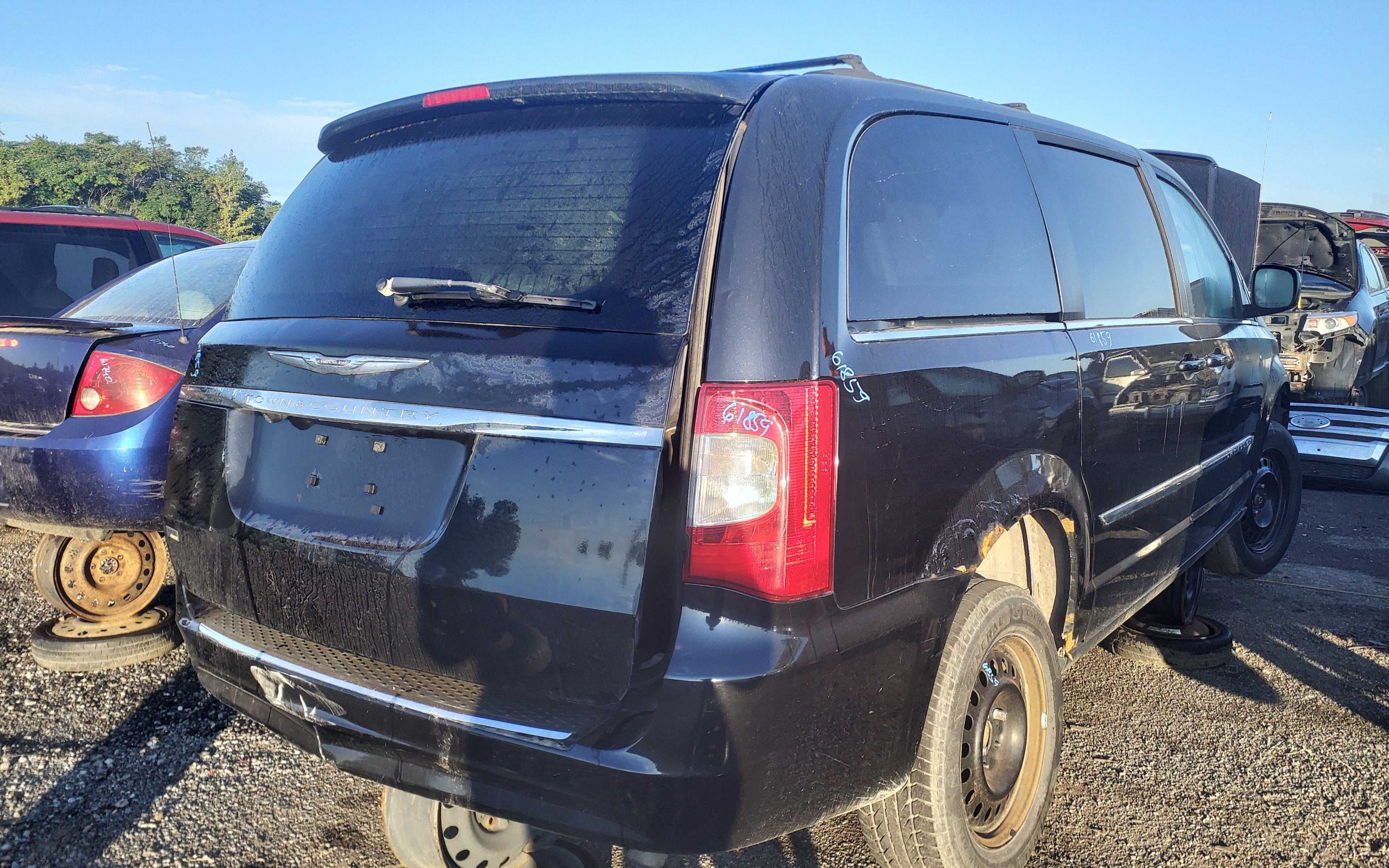CHRYSLER TOWN & COUNTRY 2013