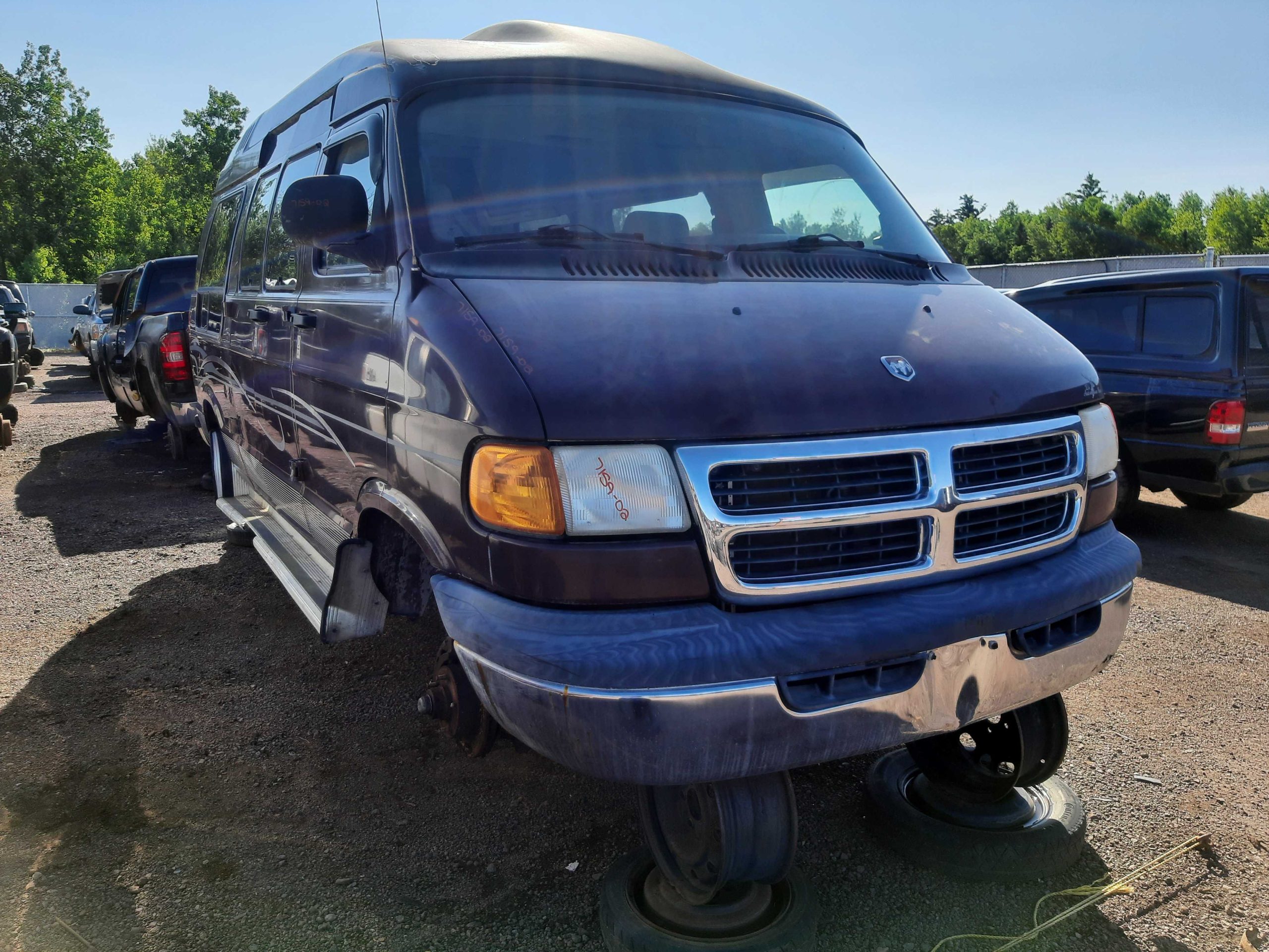 DODGE RAM VAN 2002