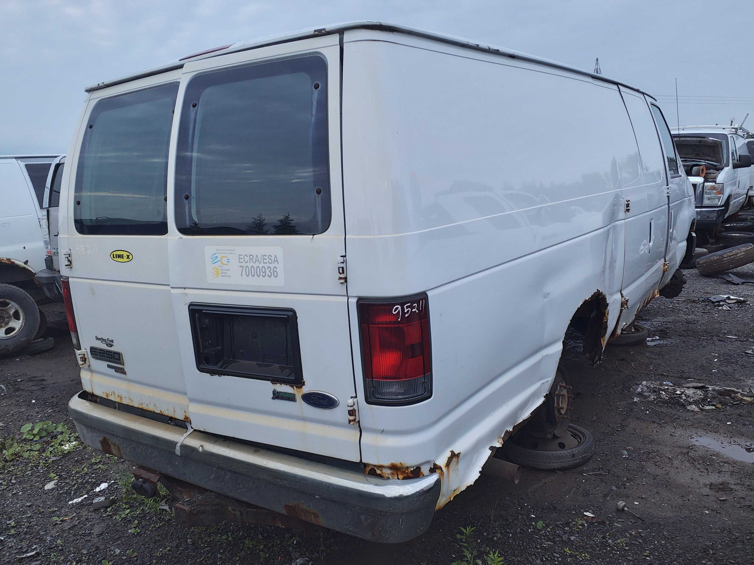 FORD ECONOLINE 2011