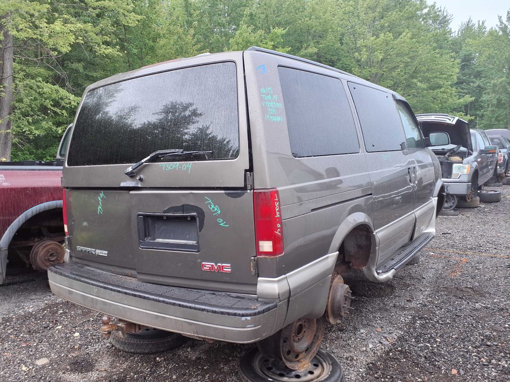 GMC SAFARI 2004
