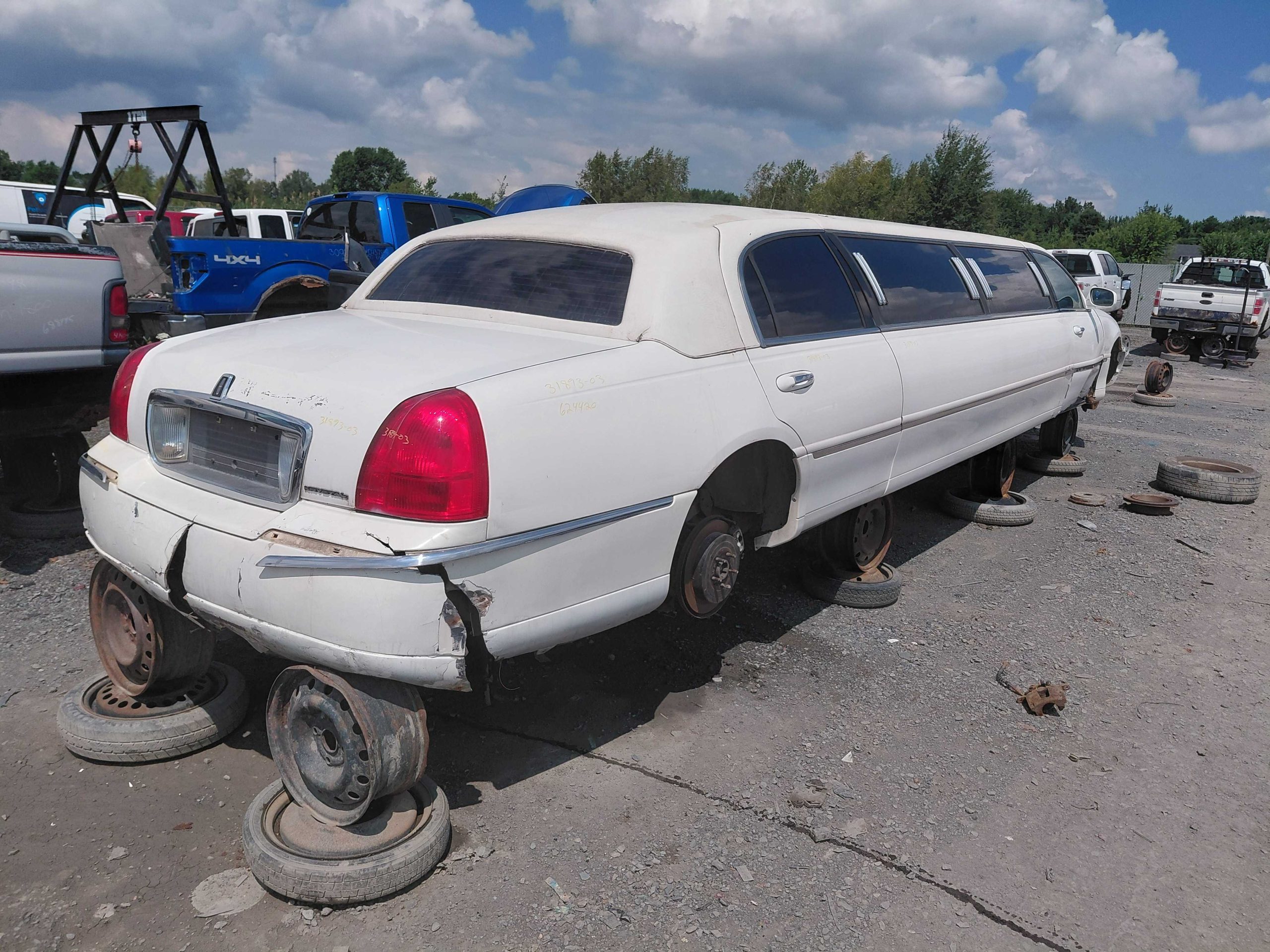 LINCOLN TOWN CAR 2003