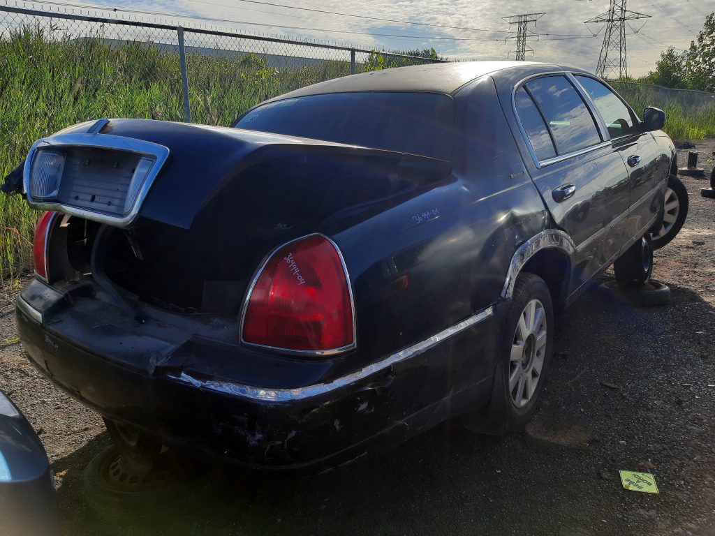 LINCOLN TOWN CAR 2004