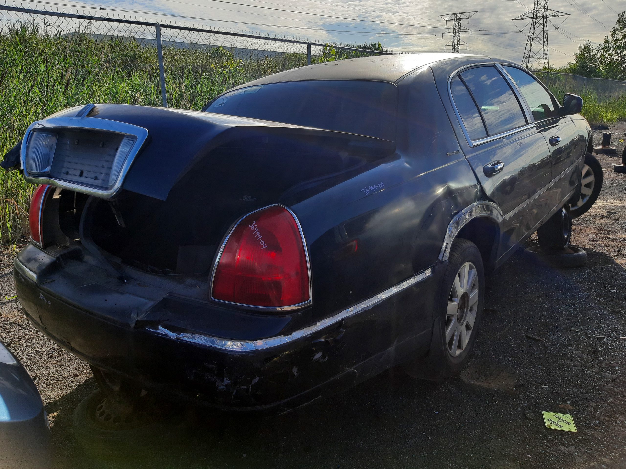 LINCOLN TOWN CAR 2004