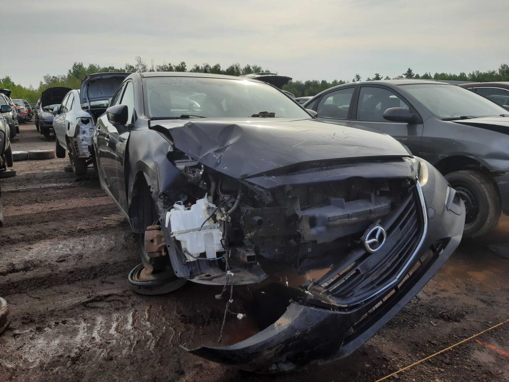 MAZDA MAZDA3 2015