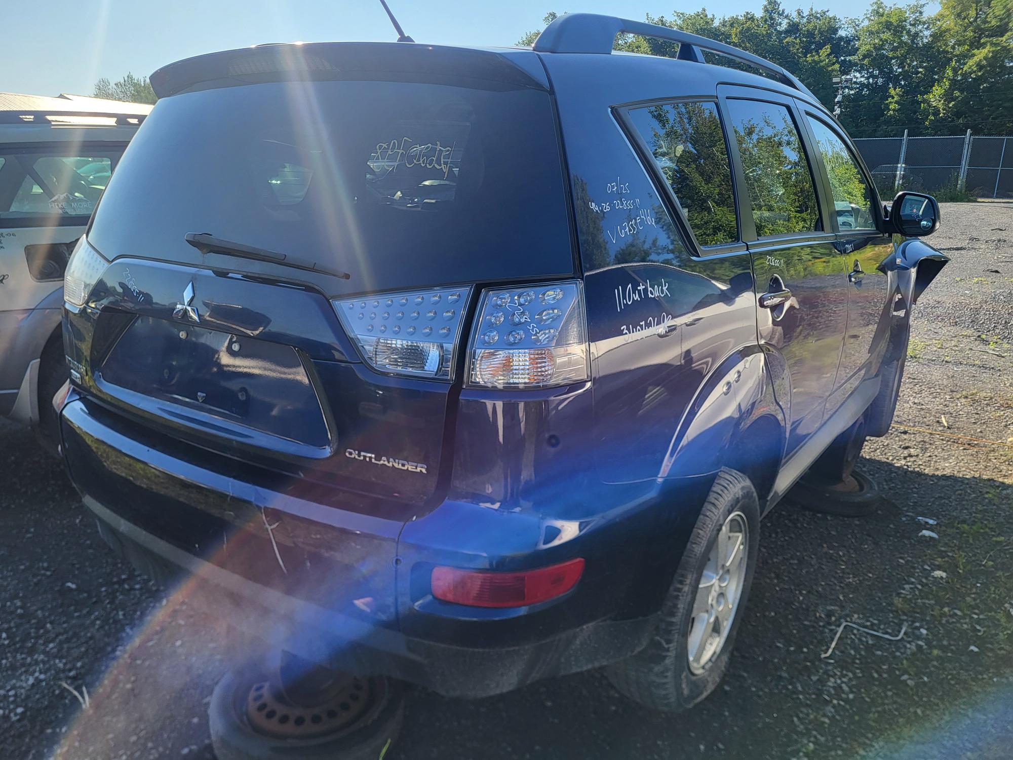 MITSUBISHI OUTLANDER 2011