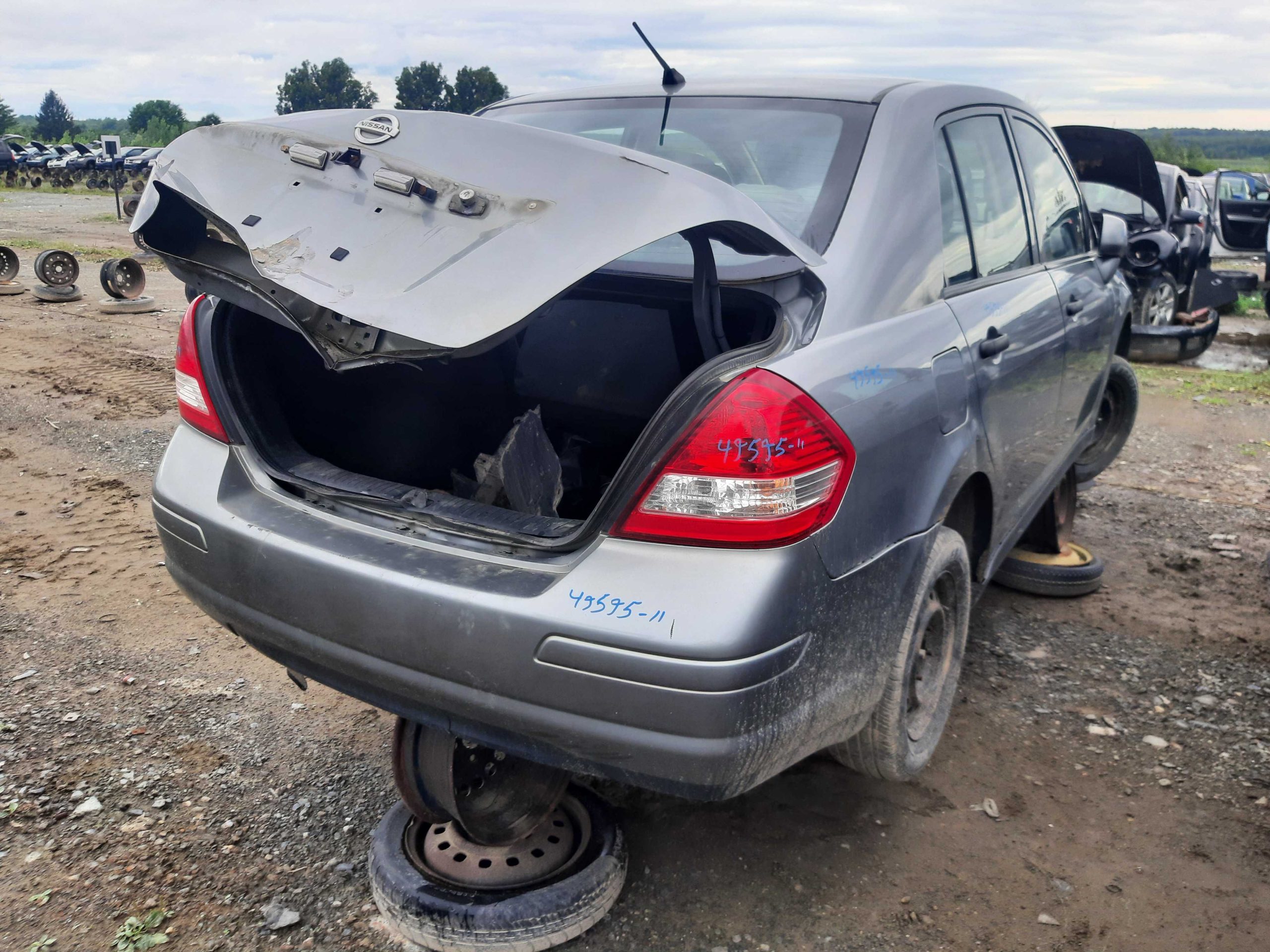 NISSAN VERSA 2011