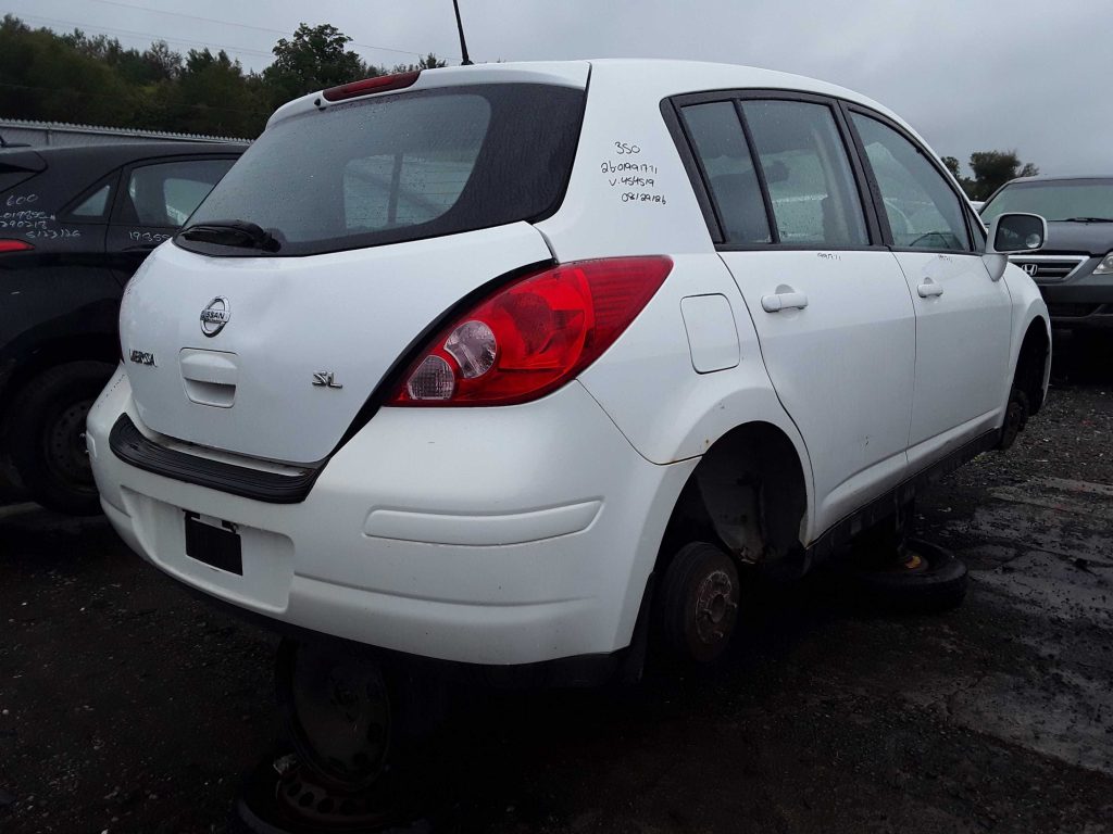 NISSAN VERSA 2011