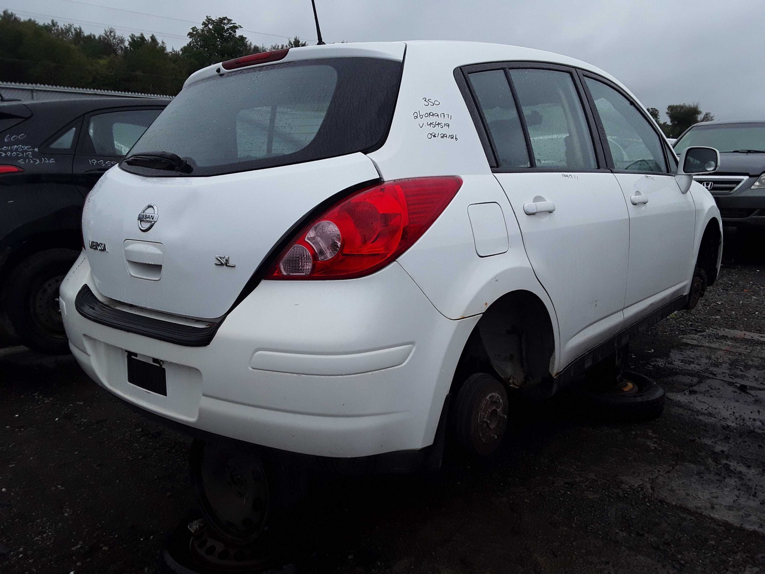 NISSAN VERSA 2011