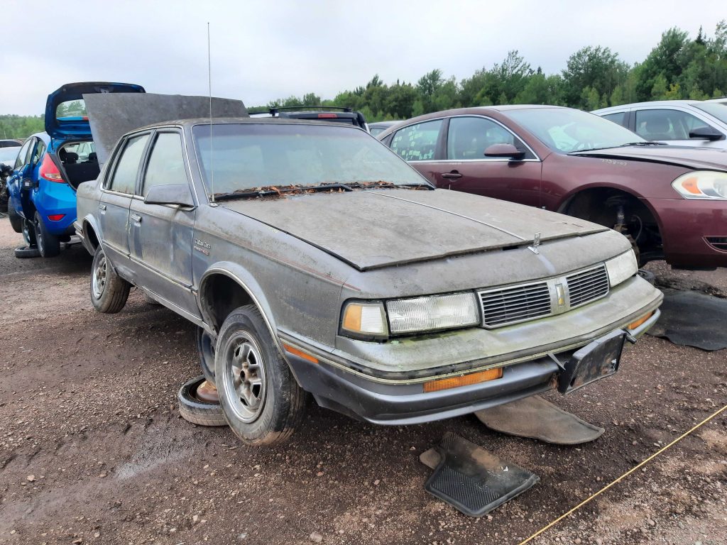 OLDSMOBILE CUTLASS 1988