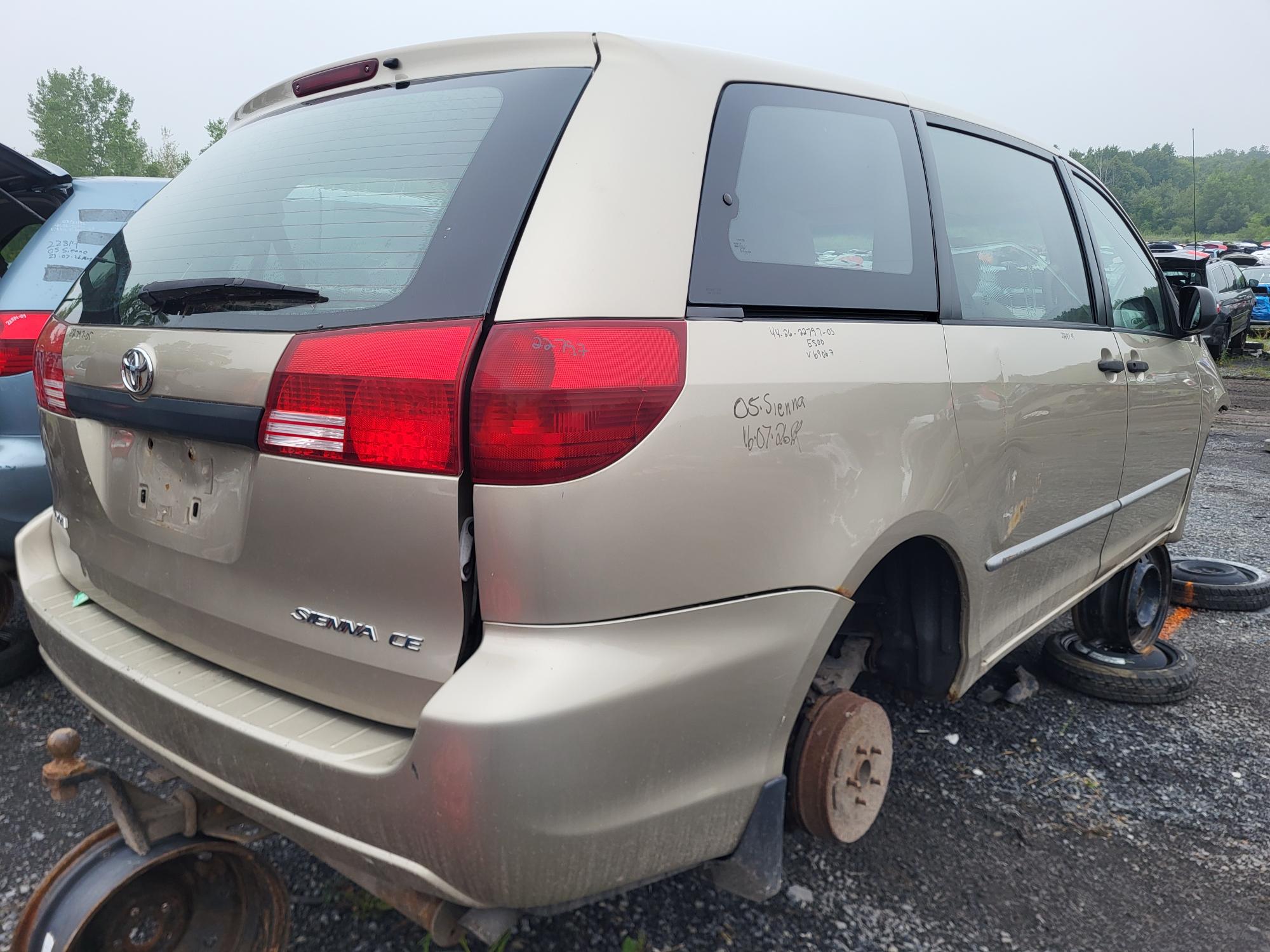 TOYOTA SIENNA 2005