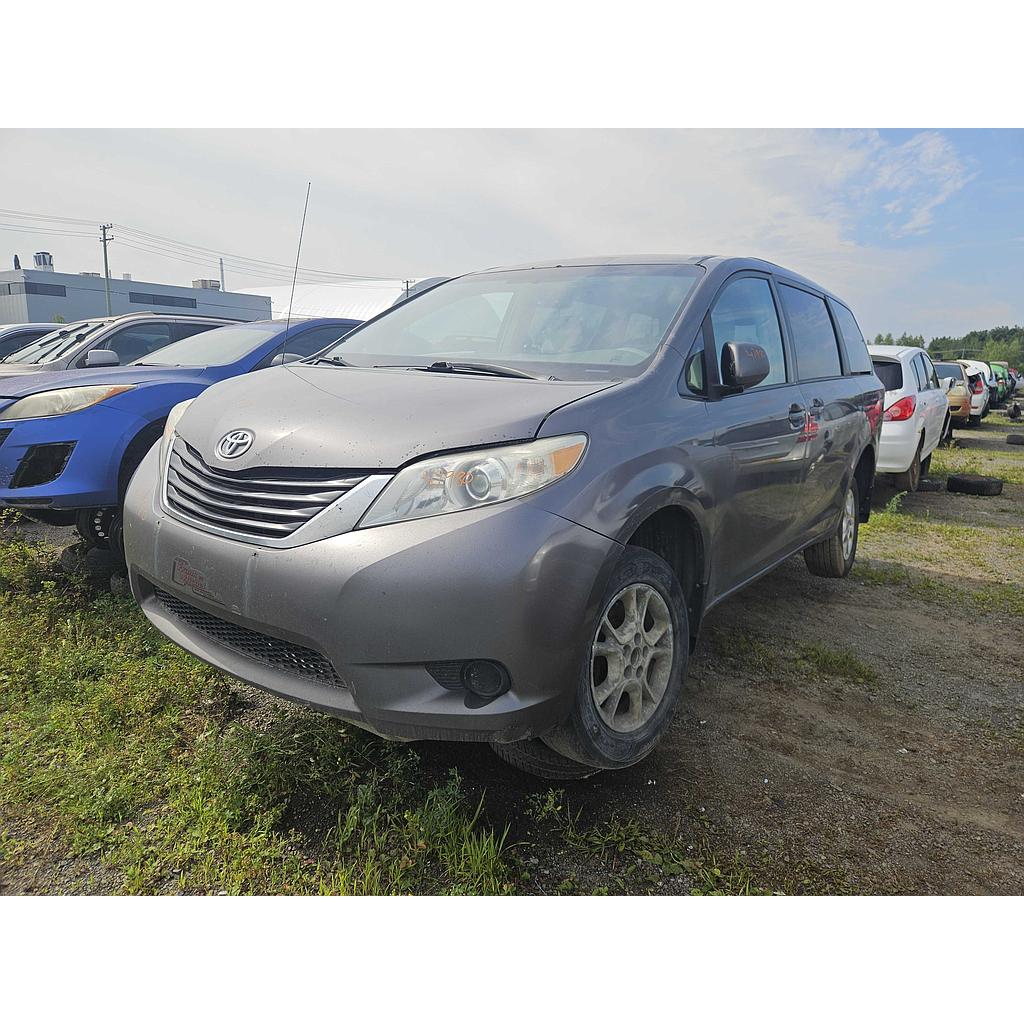 TOYOTA SIENNA 2011