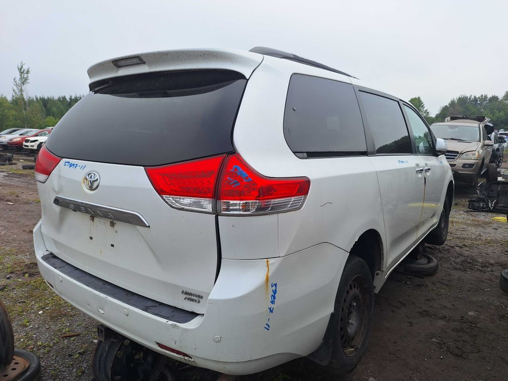 TOYOTA SIENNA 2011
