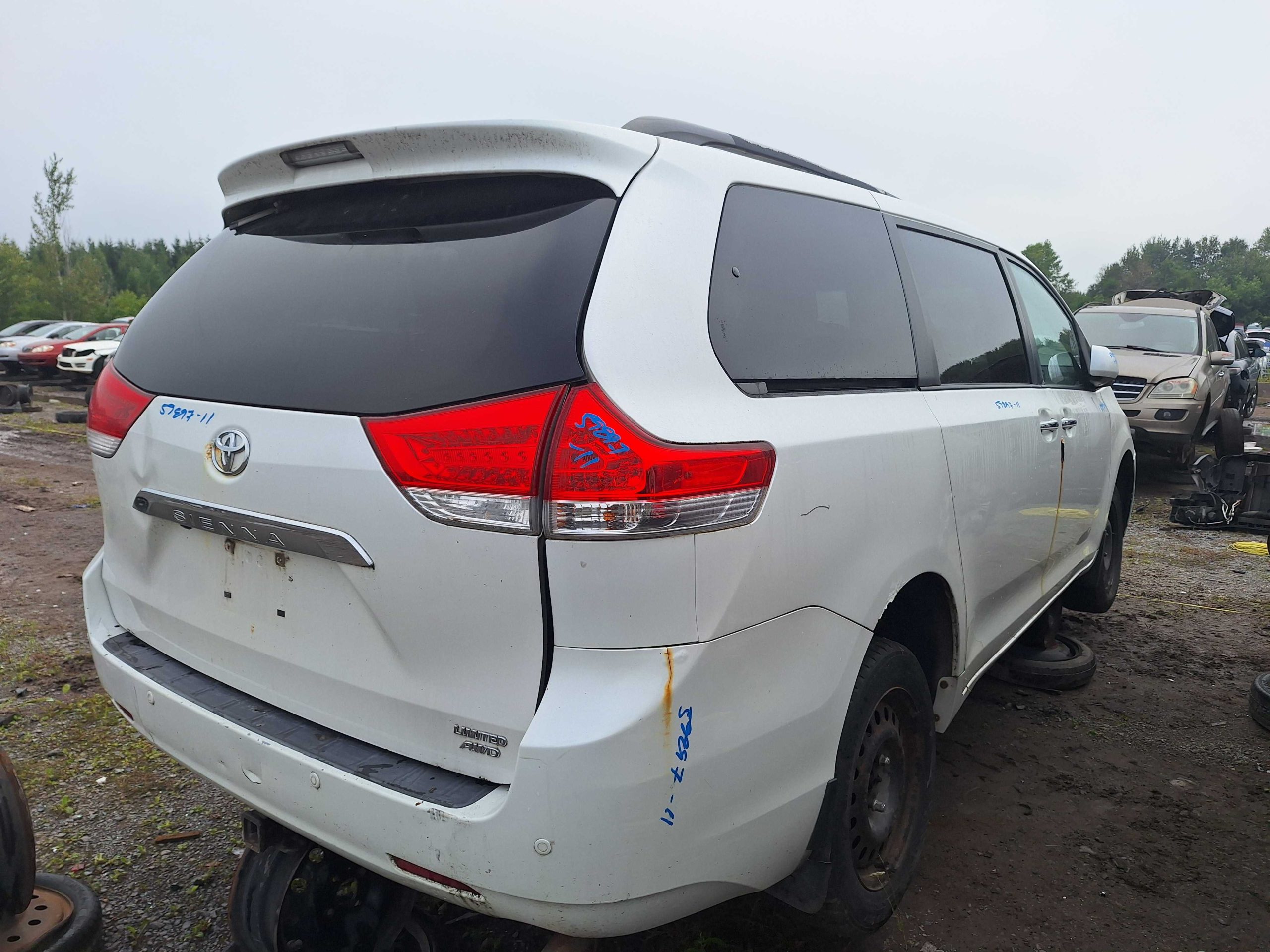 TOYOTA SIENNA 2011
