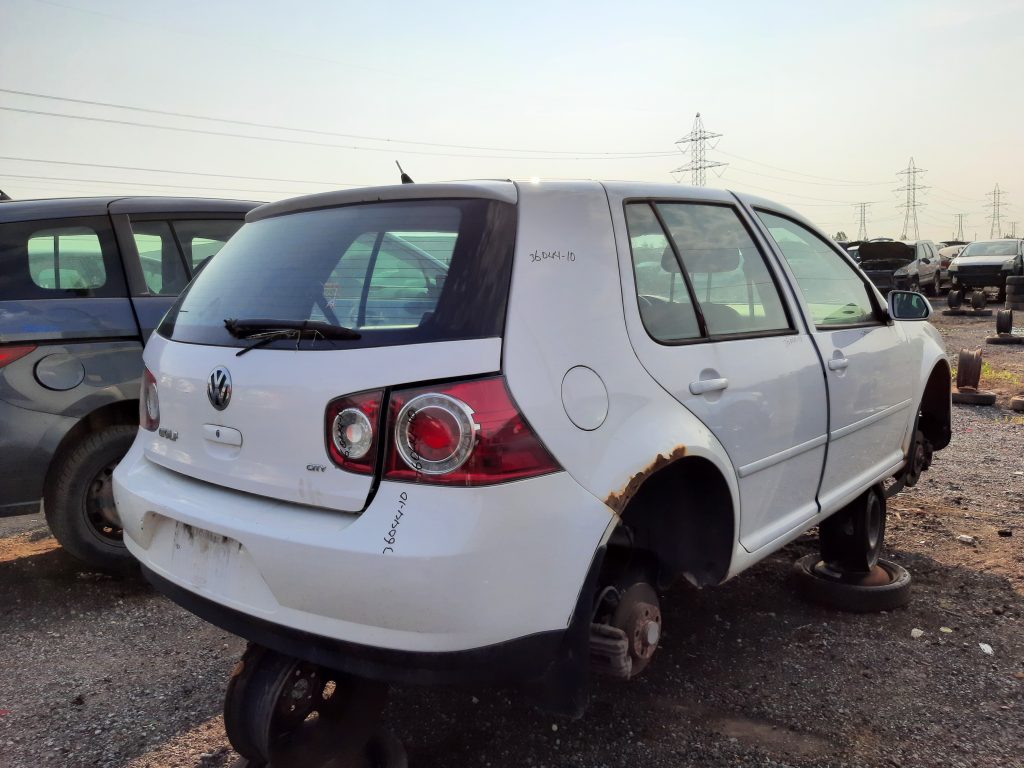 VOLKSWAGEN GOLF 2010