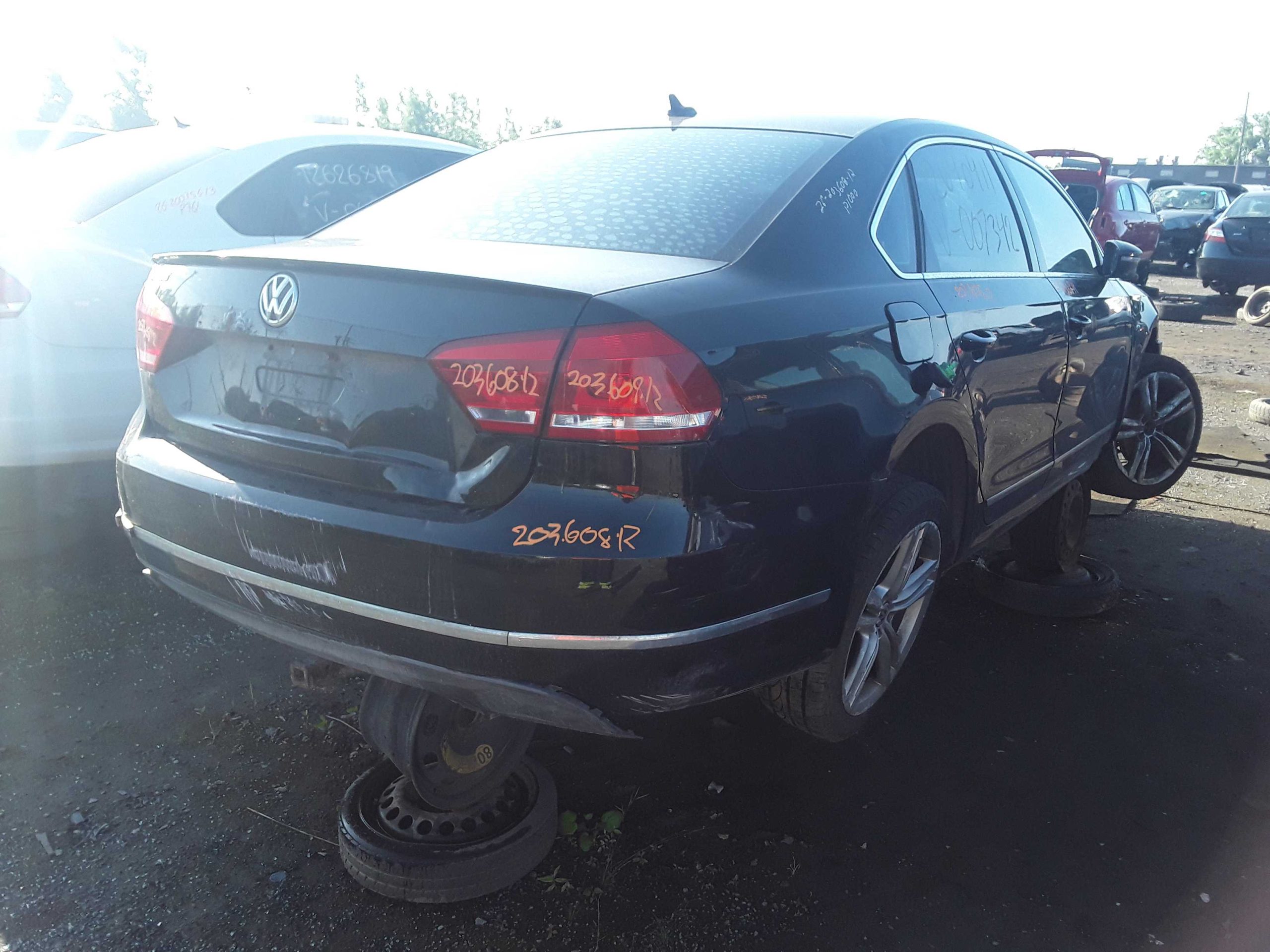 VOLKSWAGEN PASSAT 2012
