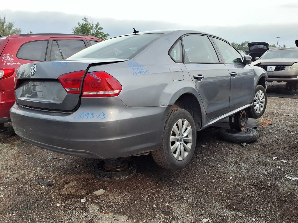 VOLKSWAGEN PASSAT 2013